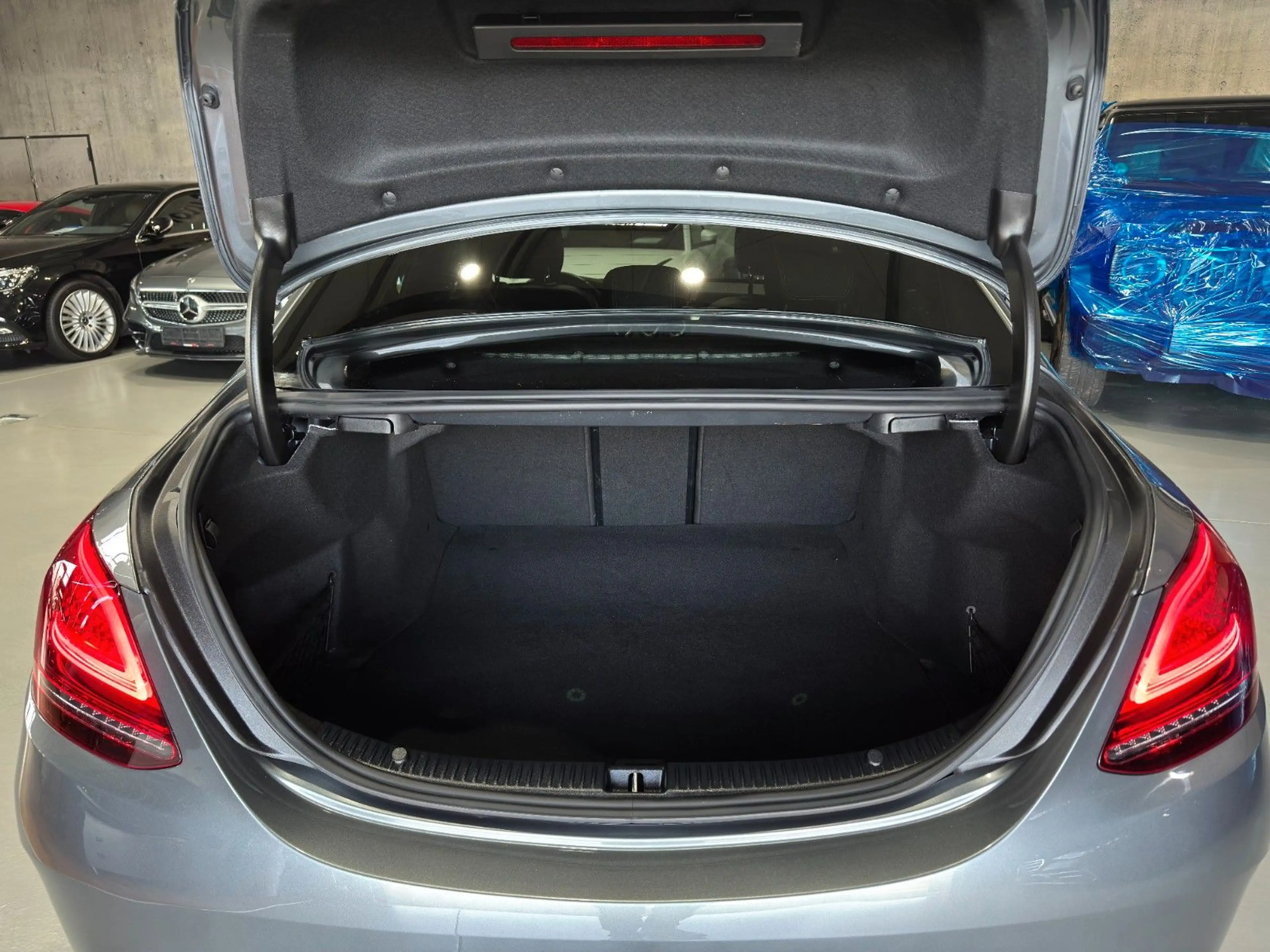Mercedes-Benz C 63 AMG /LIM/PANO/NAVI/VOLLDIGIT/LED/RFK/PERFORM — photo 5