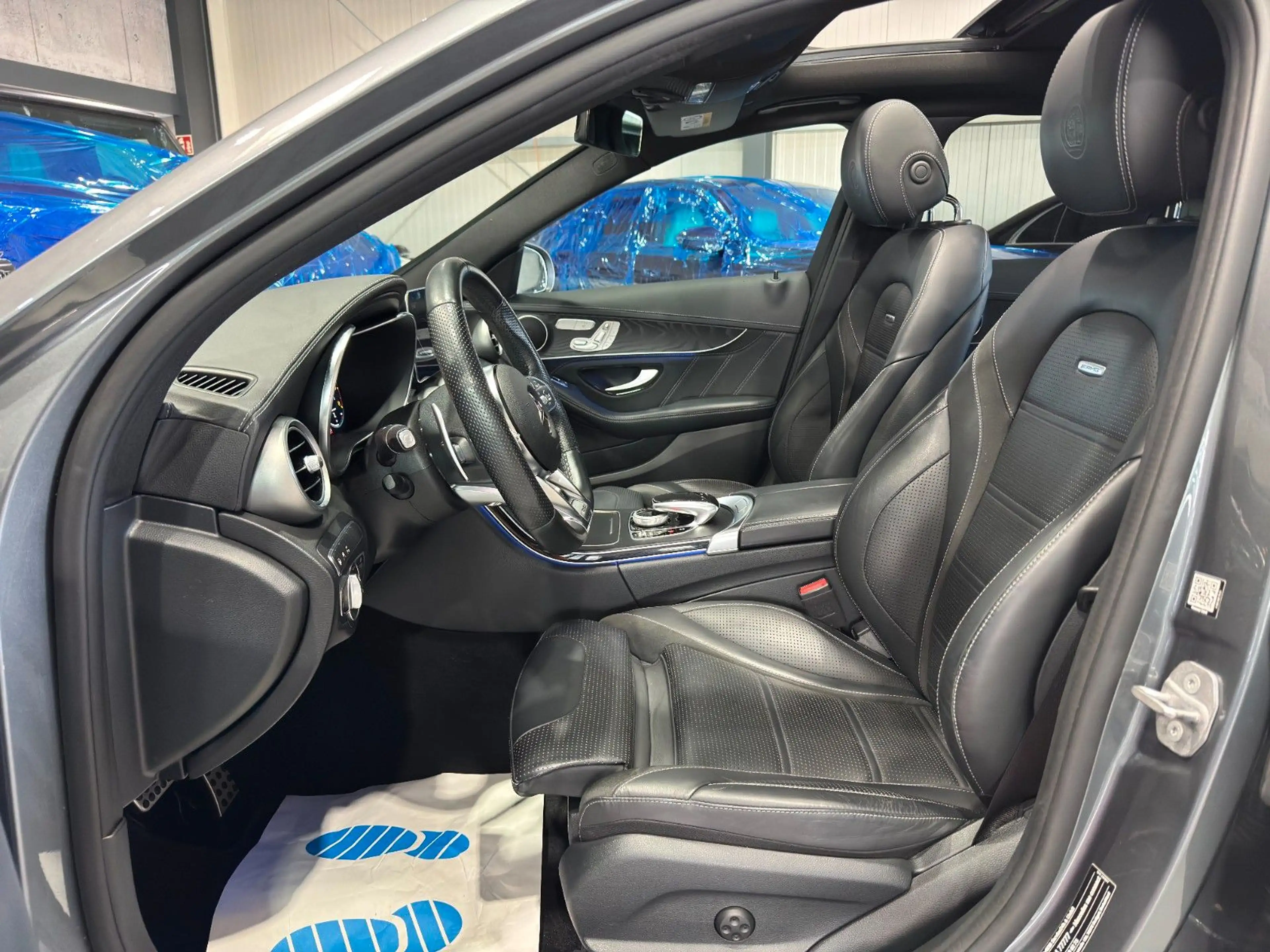 Mercedes-Benz C 63 AMG /LIM/PANO/NAVI/VOLLDIGIT/LED/RFK/PERFORM — photo 8