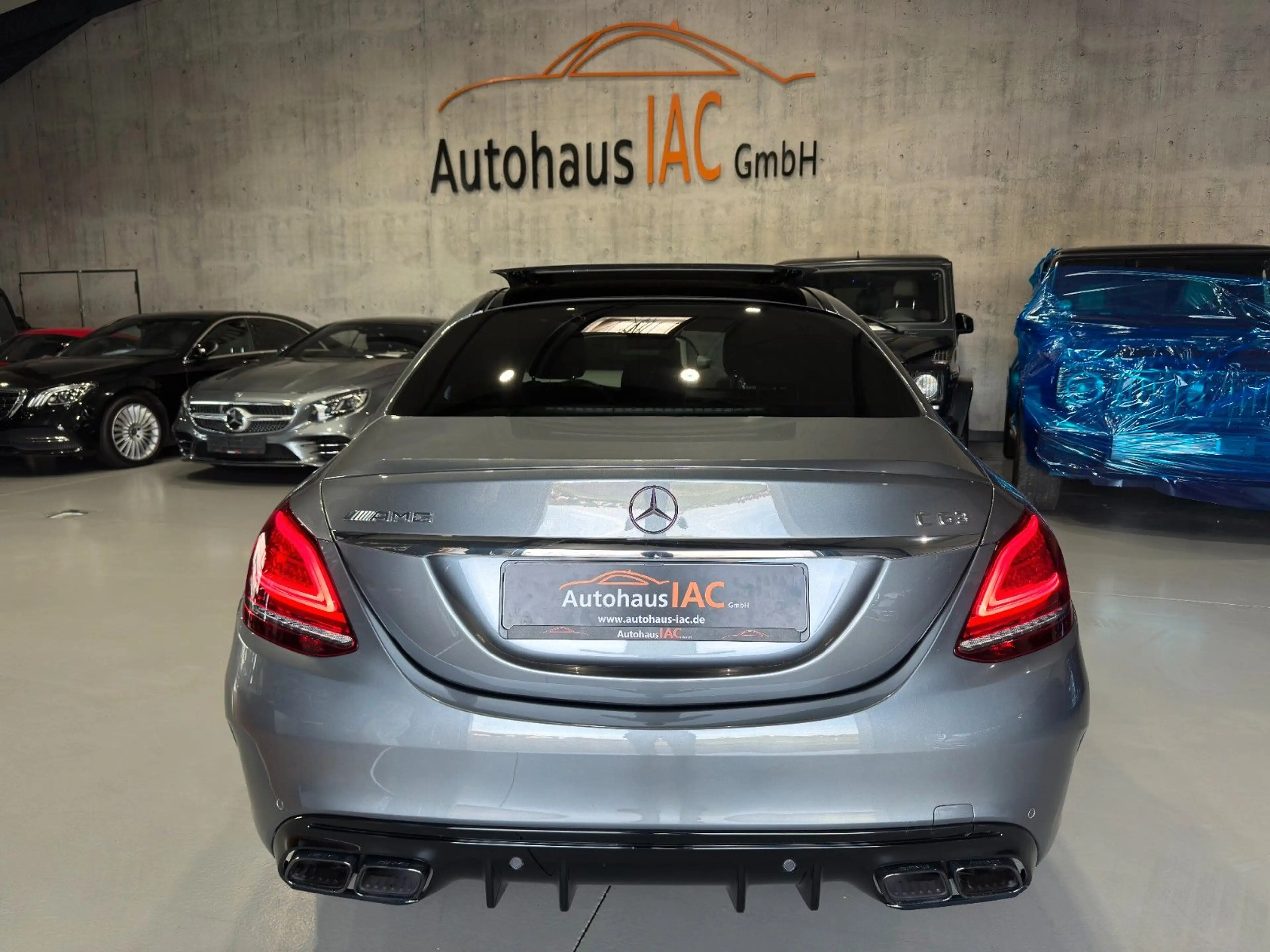 Mercedes-Benz C 63 AMG /LIM/PANO/NAVI/VOLLDIGIT/LED/RFK/PERFORM — photo 4