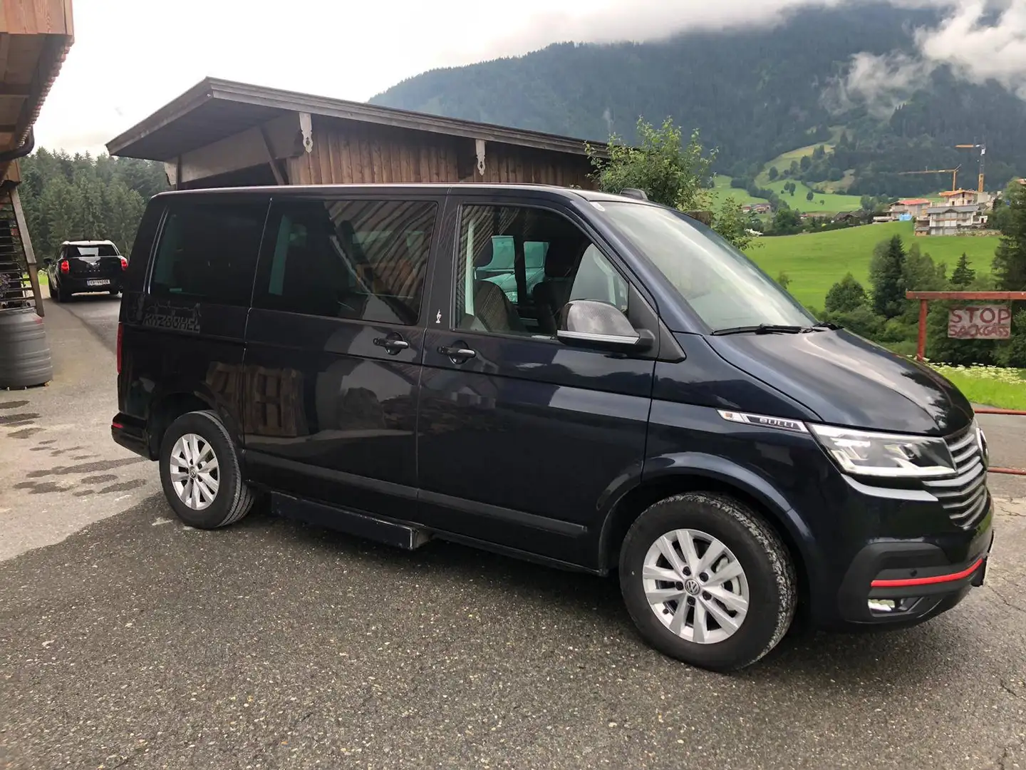 Volkswagen T6.1 Multivan Trentline Blau - 1