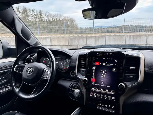 Dodge RAM Ram 1500 Quad Cab Laramie Night Edition *MwSt. ... Ansicht 17