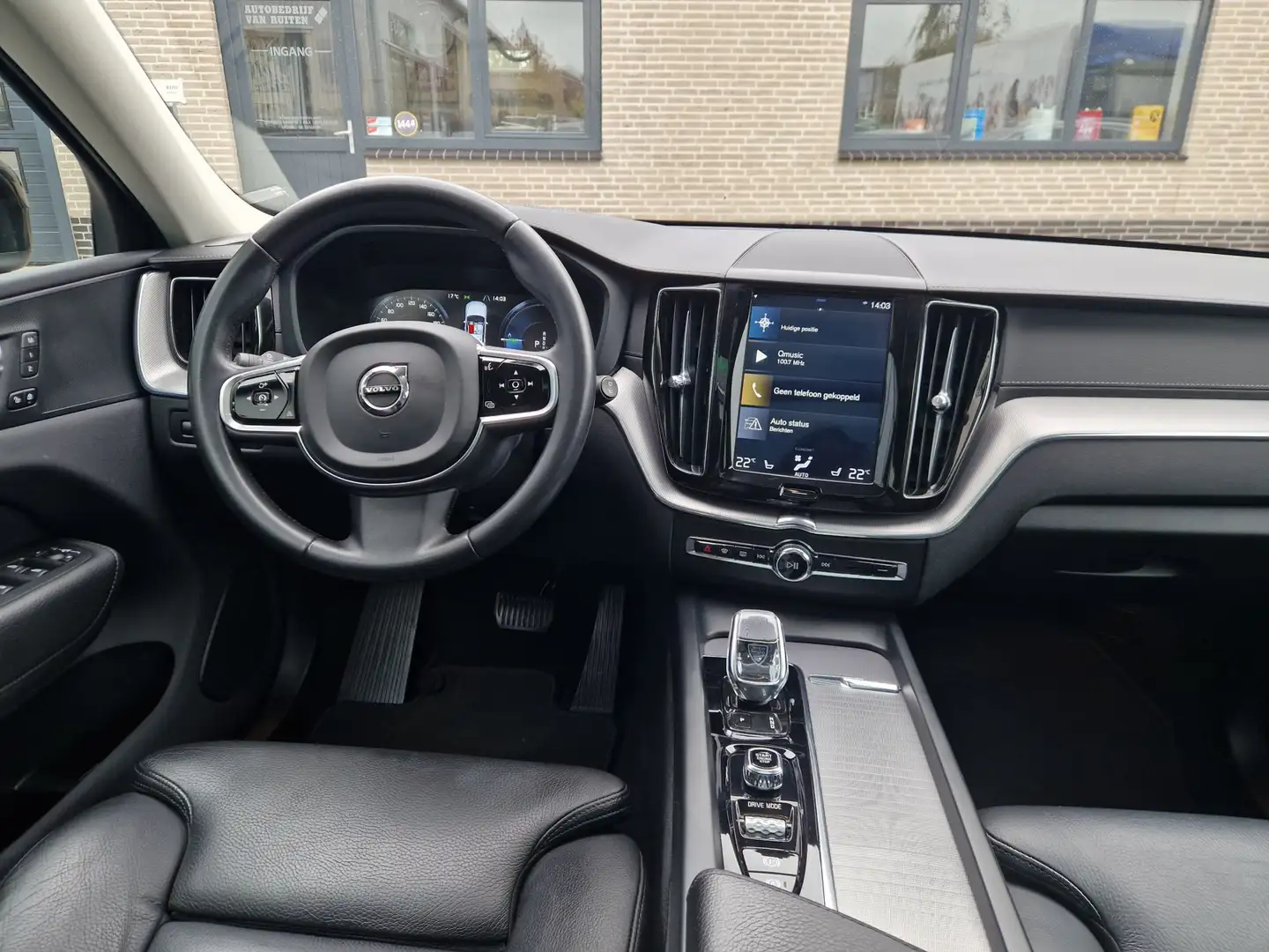 Volvo XC60 2.0 T8 Twin Engine AWD Inscription Panoramadak | B Zwart - 2