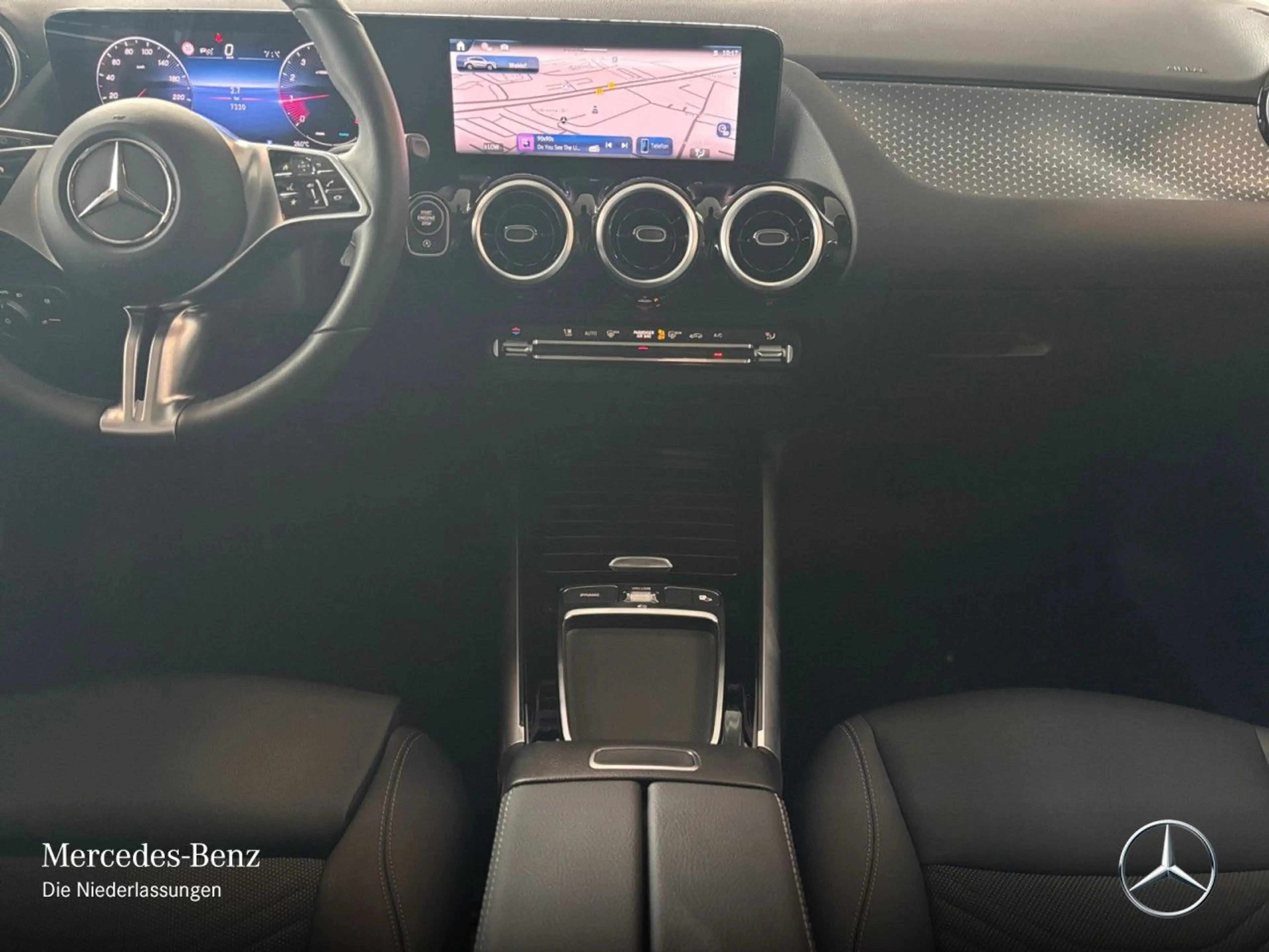 Mercedes-Benz GLA 180 PROGRESSIVE+PANO+LED+KAMERA+7G — photo 15