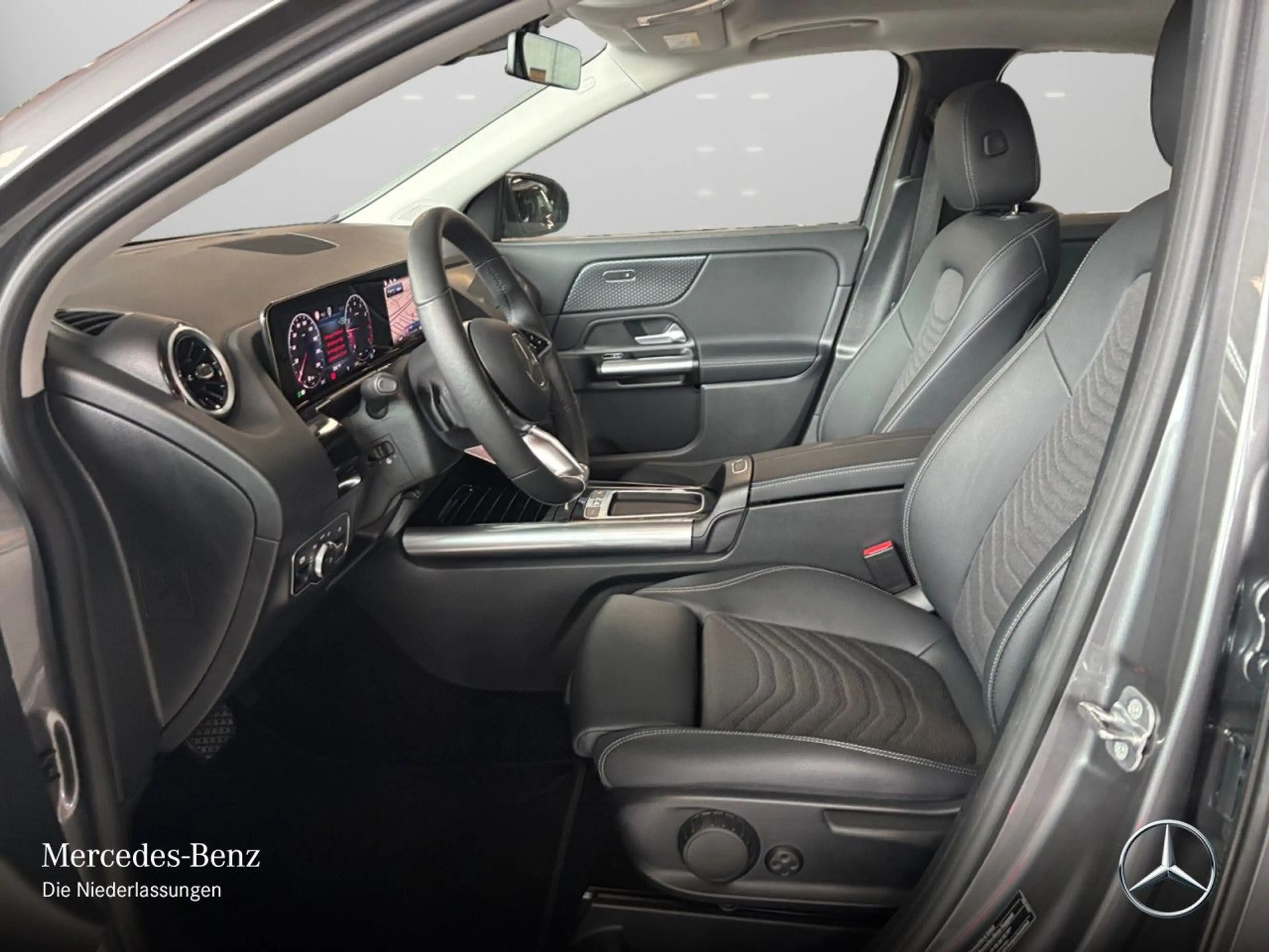 Mercedes-Benz GLA 180 PROGRESSIVE+PANO+LED+KAMERA+7G — photo 11