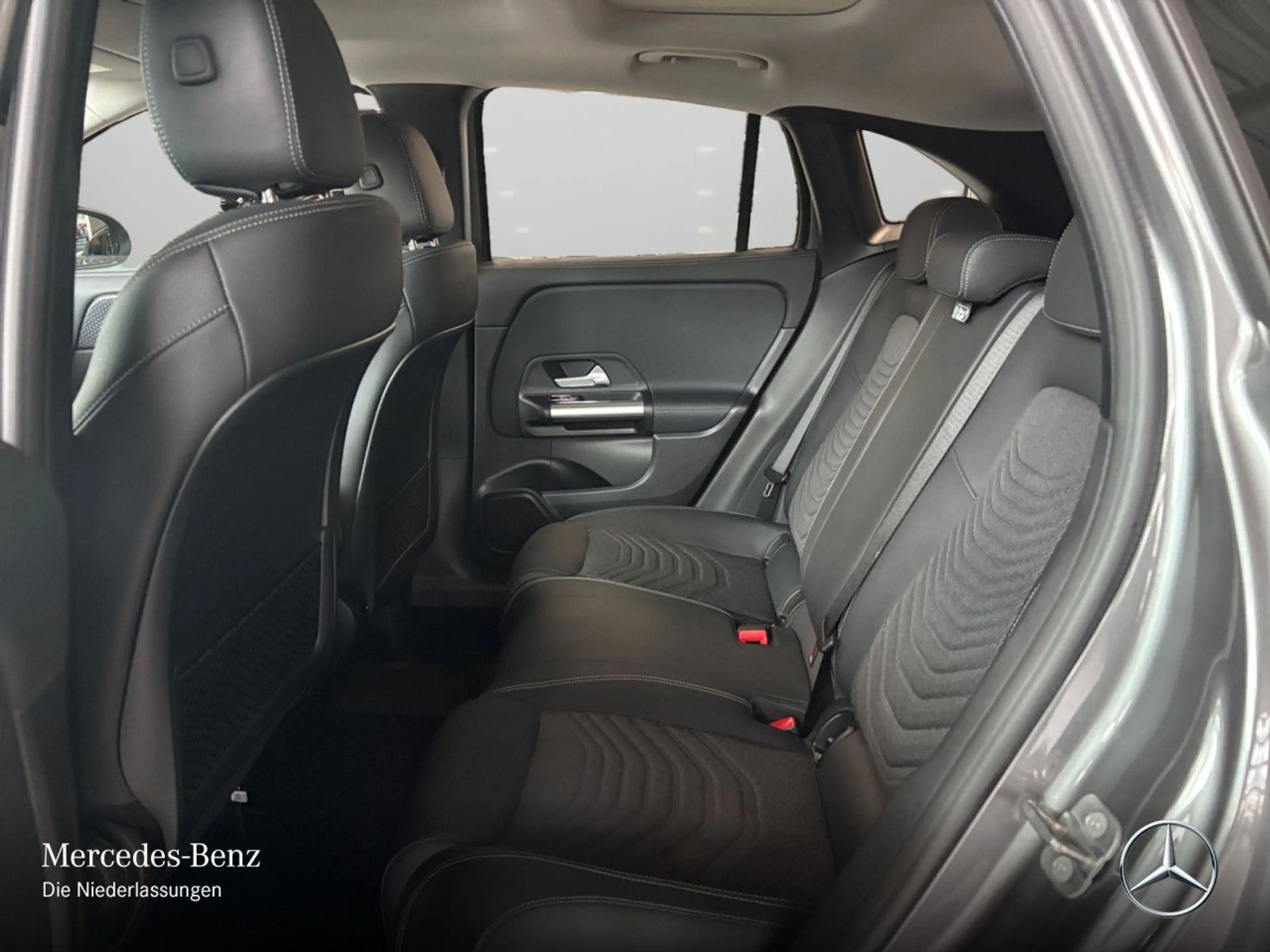 Mercedes-Benz GLA 180 PROGRESSIVE+PANO+LED+KAMERA+7G — photo 12