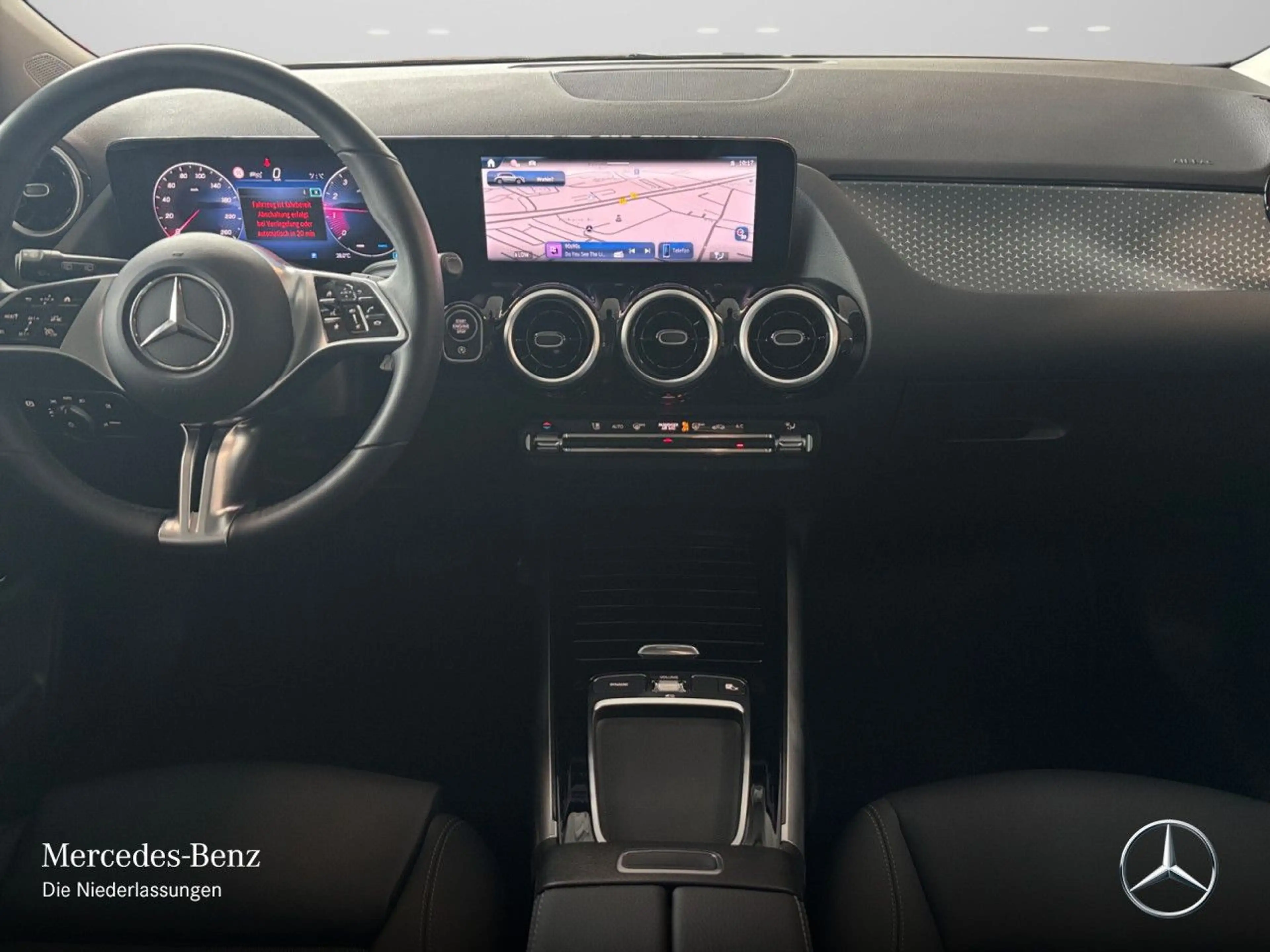 Mercedes-Benz GLA 180 PROGRESSIVE+PANO+LED+KAMERA+7G — photo 13