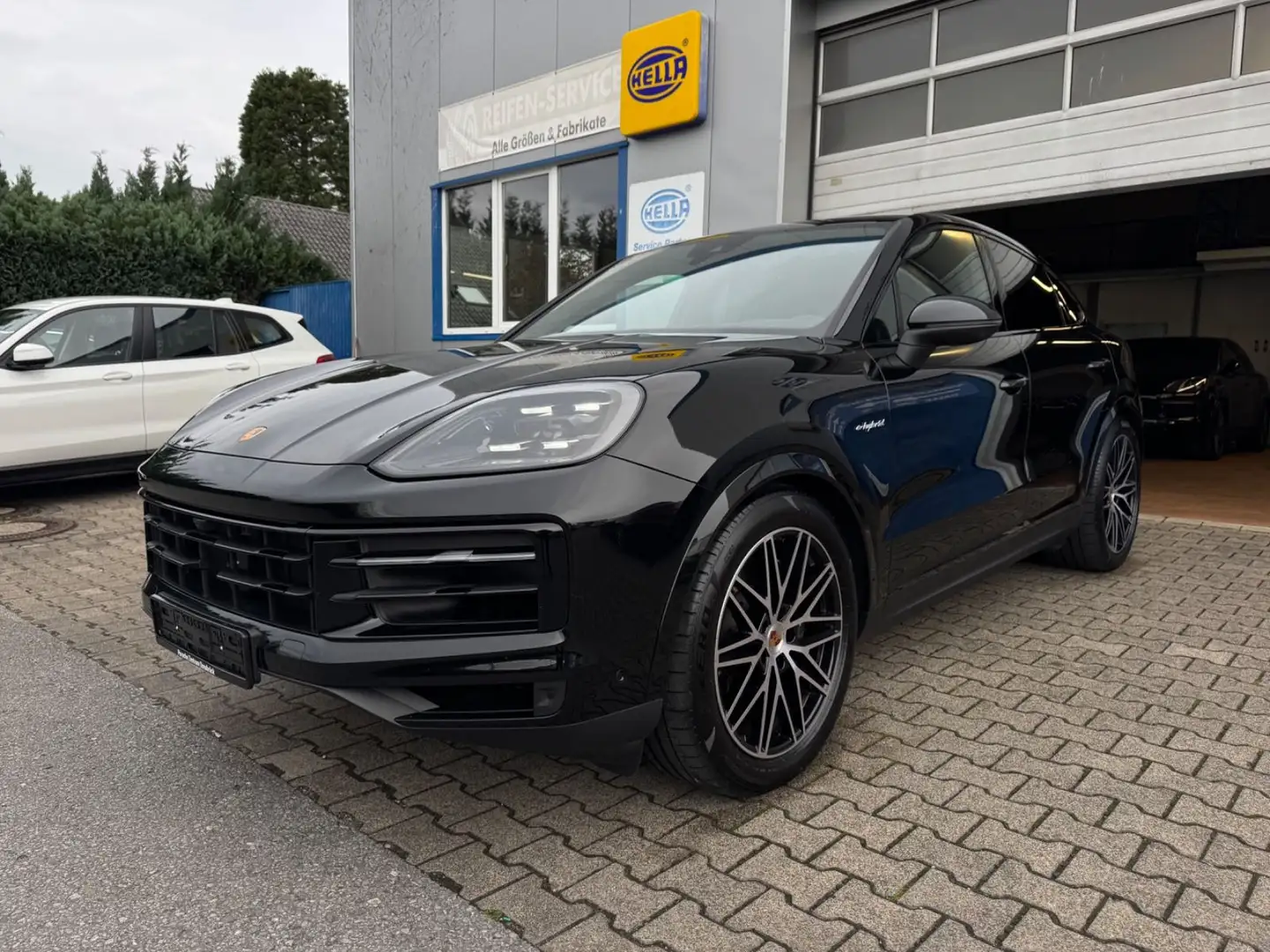 Porsche Cayenne COUPE E-HYBRID*DISTRONIK*ACC*21ZOLL* Schwarz - 1