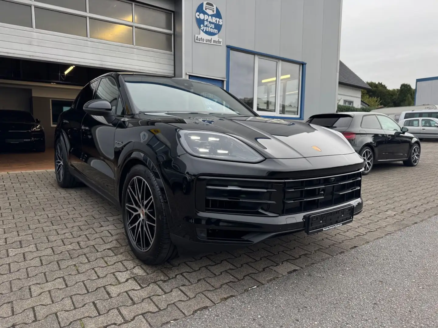 Porsche Cayenne COUPE E-HYBRID*DISTRONIK*ACC*21ZOLL* Schwarz - 2