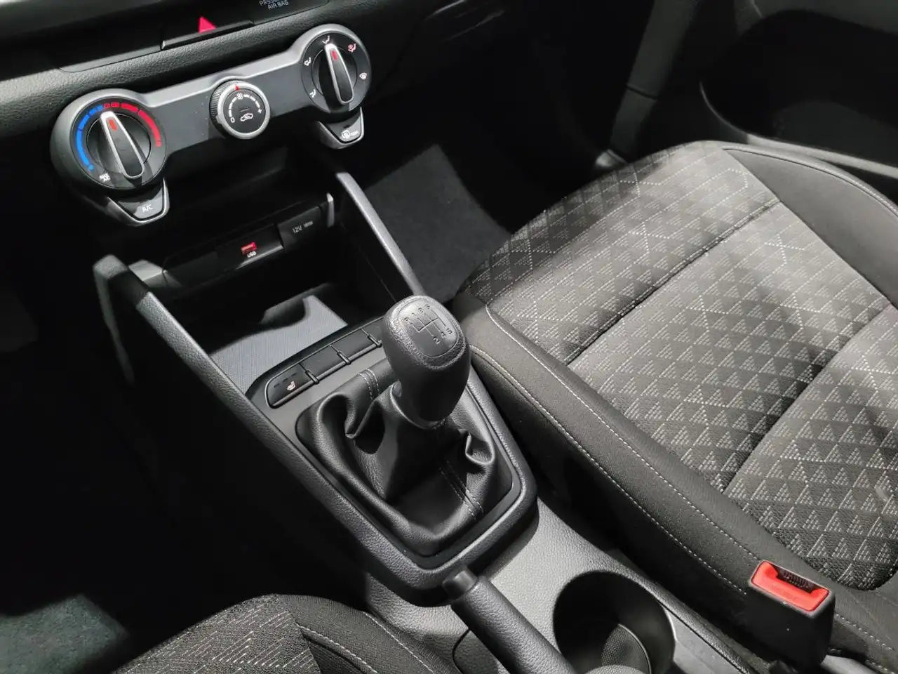 Kia Rio снимка Kia Rio