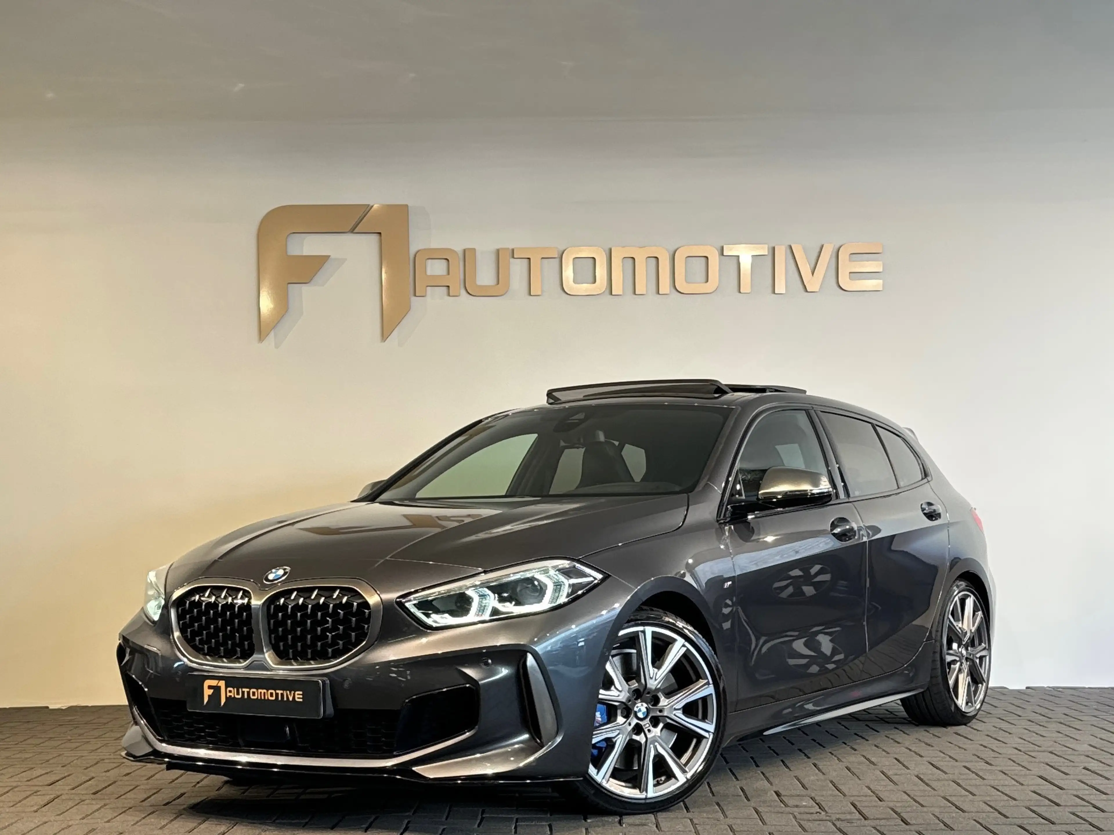 BMW 135 1-serie M135i xDrive High Executive Edition Pano|H