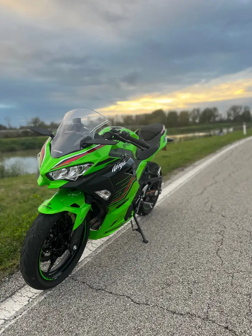 Kawasaki Ninja 400 KRT zelena - 1