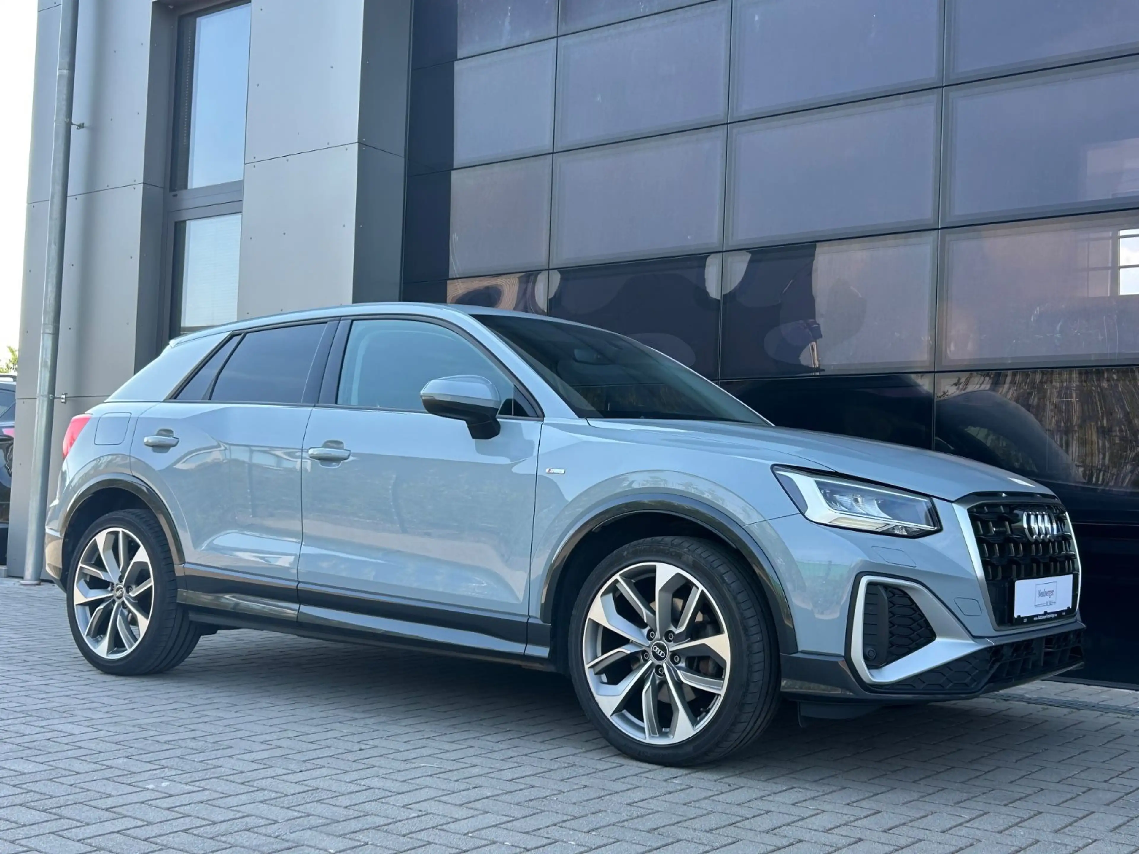 Audi Q2 35 TDI quattro S line|AHK|Rückfahrkam|Apple — photo 7