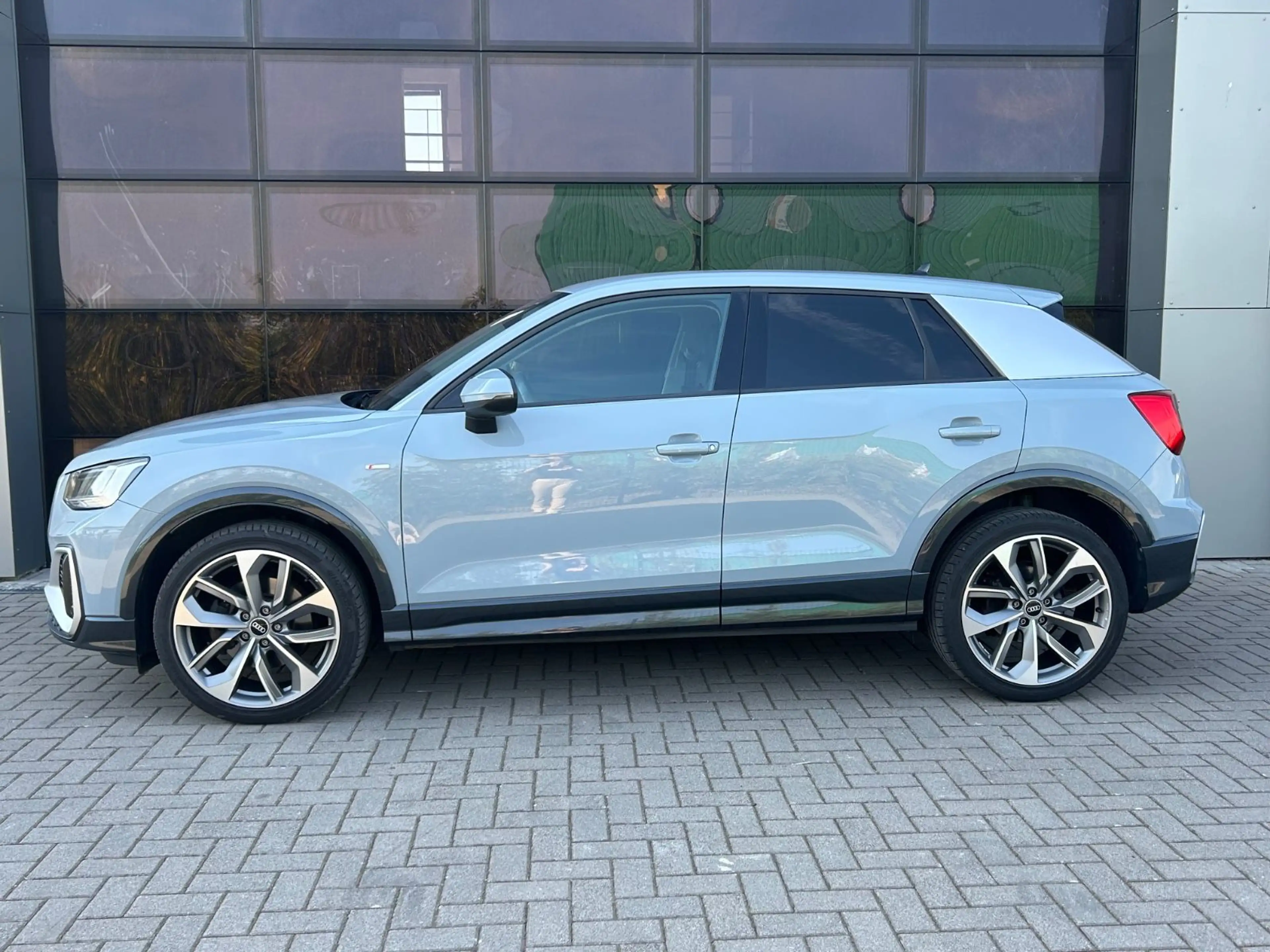 Audi Q2 35 TDI quattro S line|AHK|Rückfahrkam|Apple — photo 2