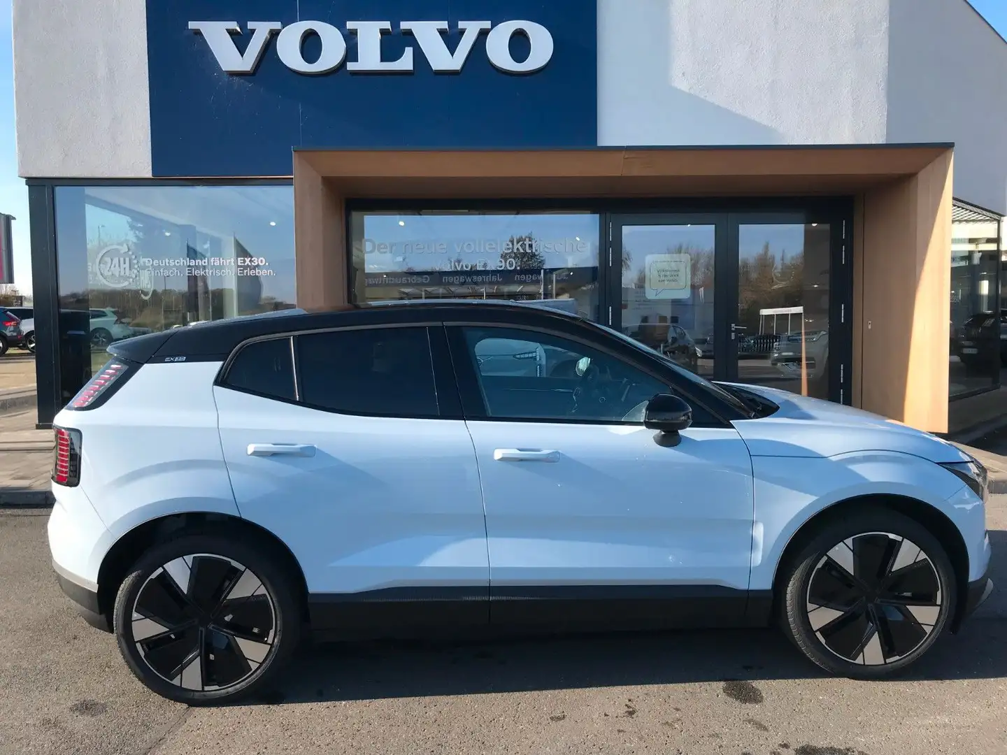 Volvo EX30 Extended Range PLUS *Harman *BLIS *ACC *20" Weiß - 2