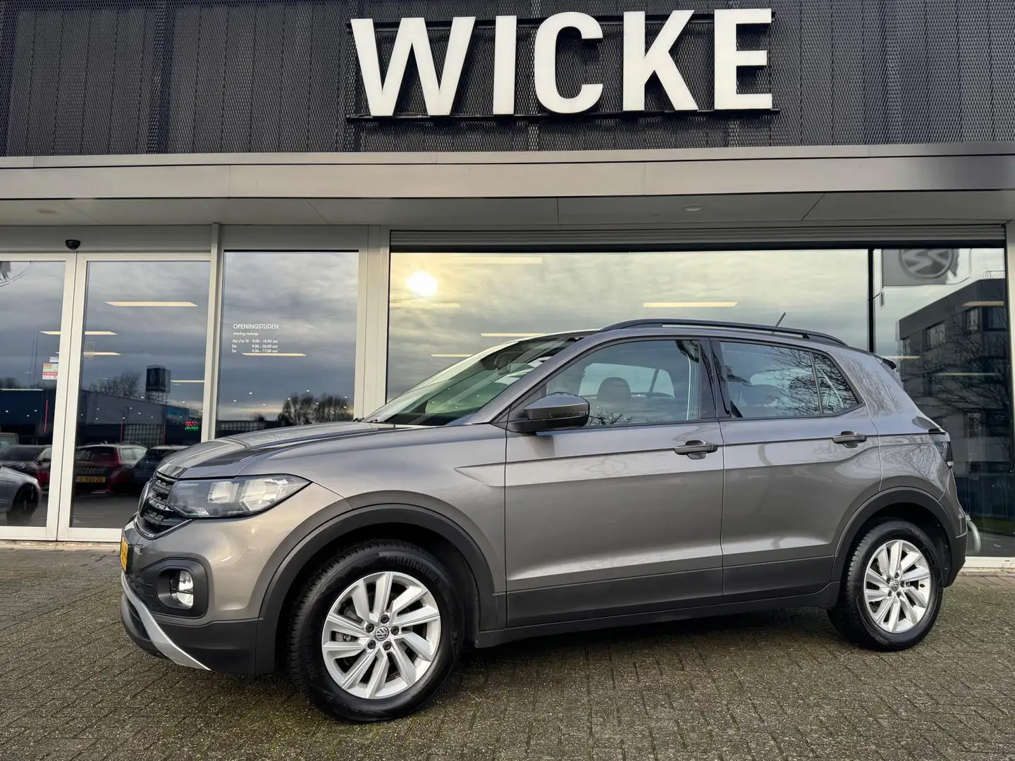 Volkswagen T-Cross 1.0 TSI Life DSG Navigatie APPLE Carplay Led ACC Grijs - 1