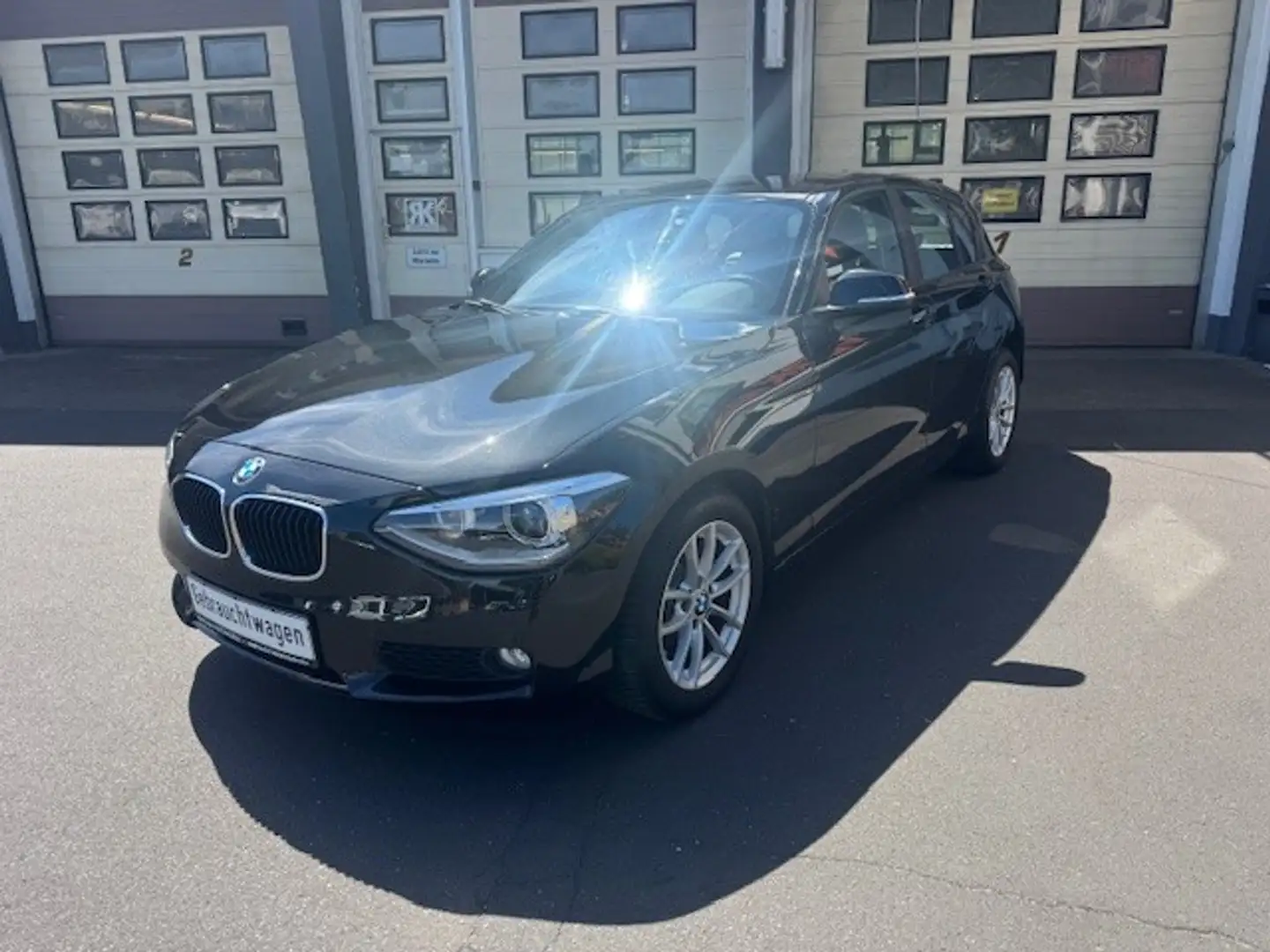 BMW 116 i Advantage Plus Comfort Bi Xenon Navi SHZ PDC Schwarz - 2