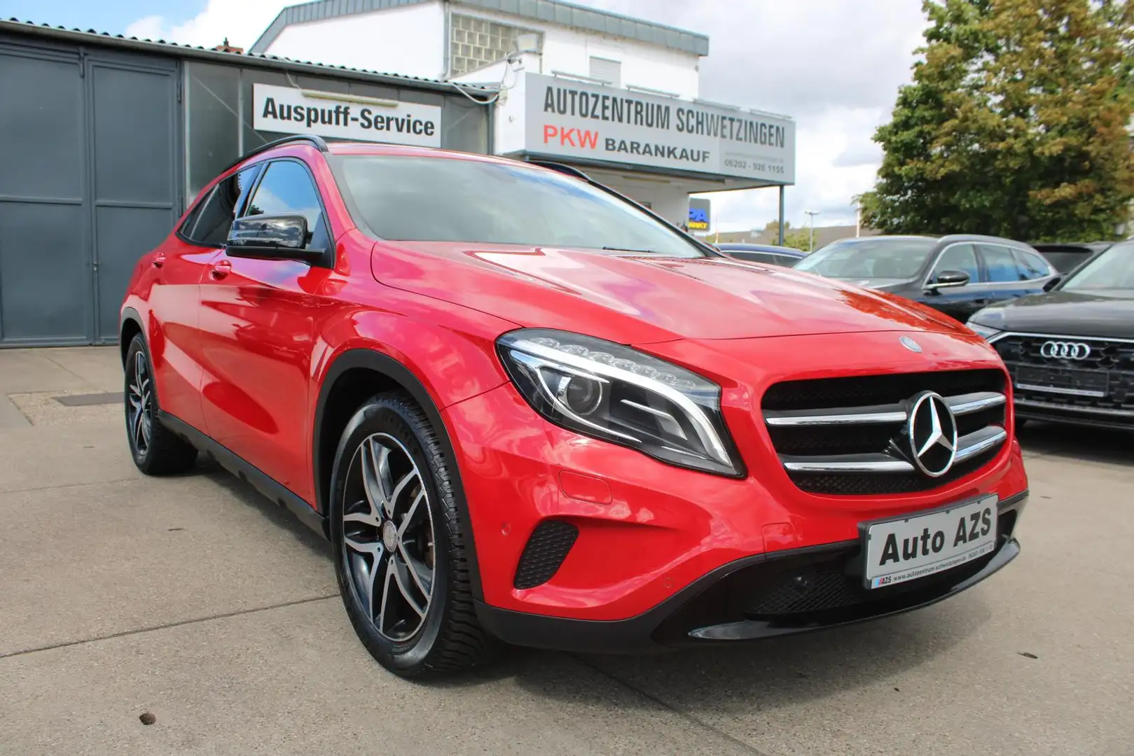 Mercedes-Benz GLA 200 /SITZHEIZUNG/NAVI/CAM/PDC/BI-XENON/18"ALU Rot - 1