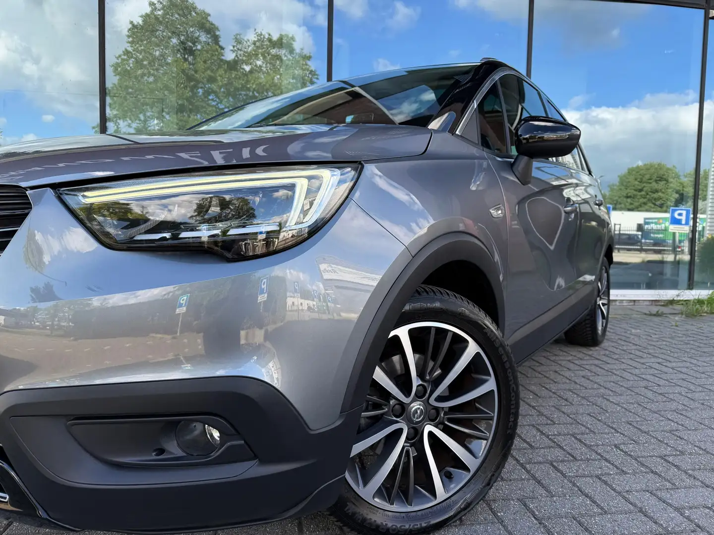Opel Crossland X 1.2 Turbo 130pk Ultimate - Camera - Navi - Panoram Grau - 2