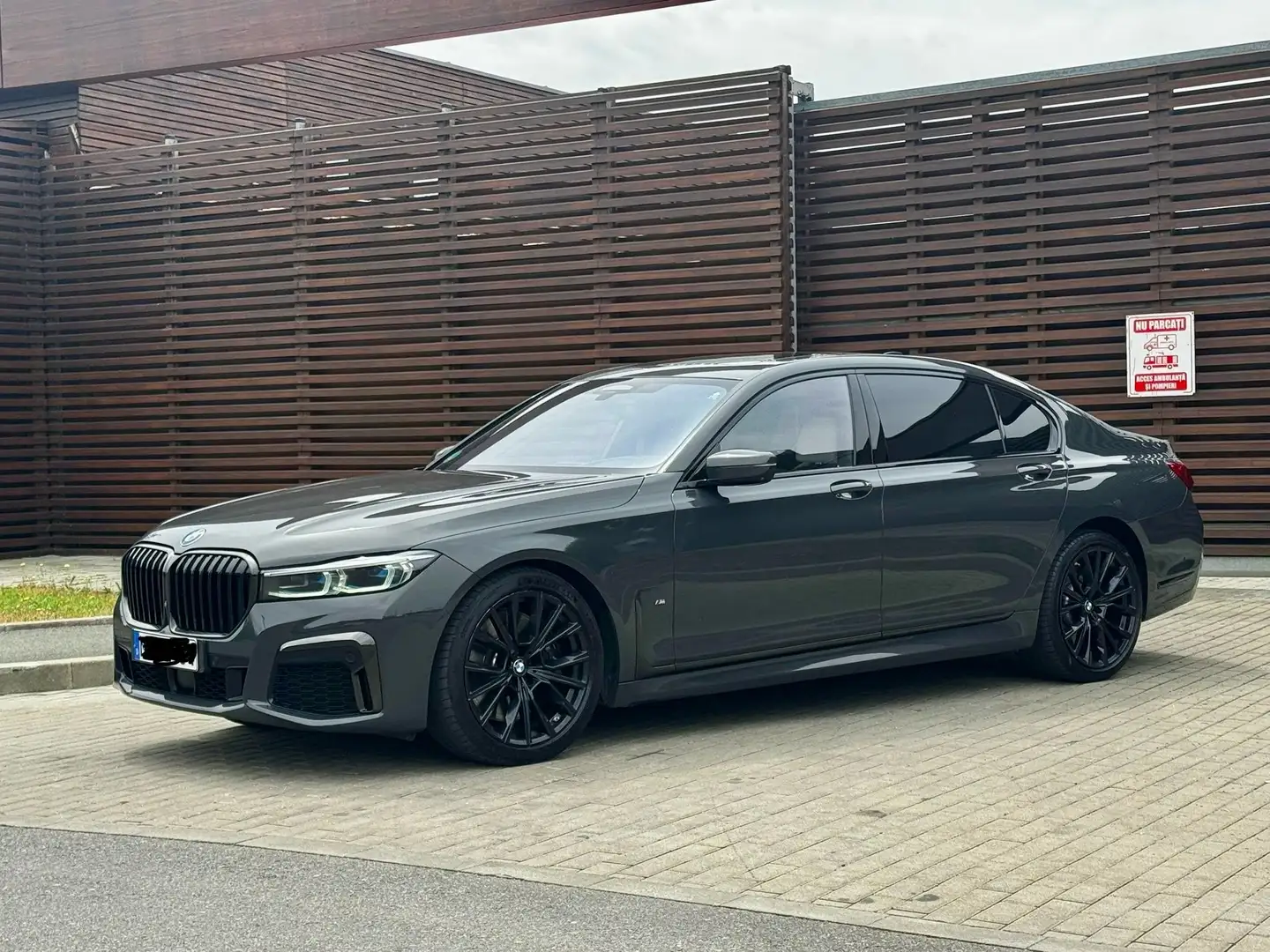 BMW 750 750i xDrive Individual M paket B&W - 1