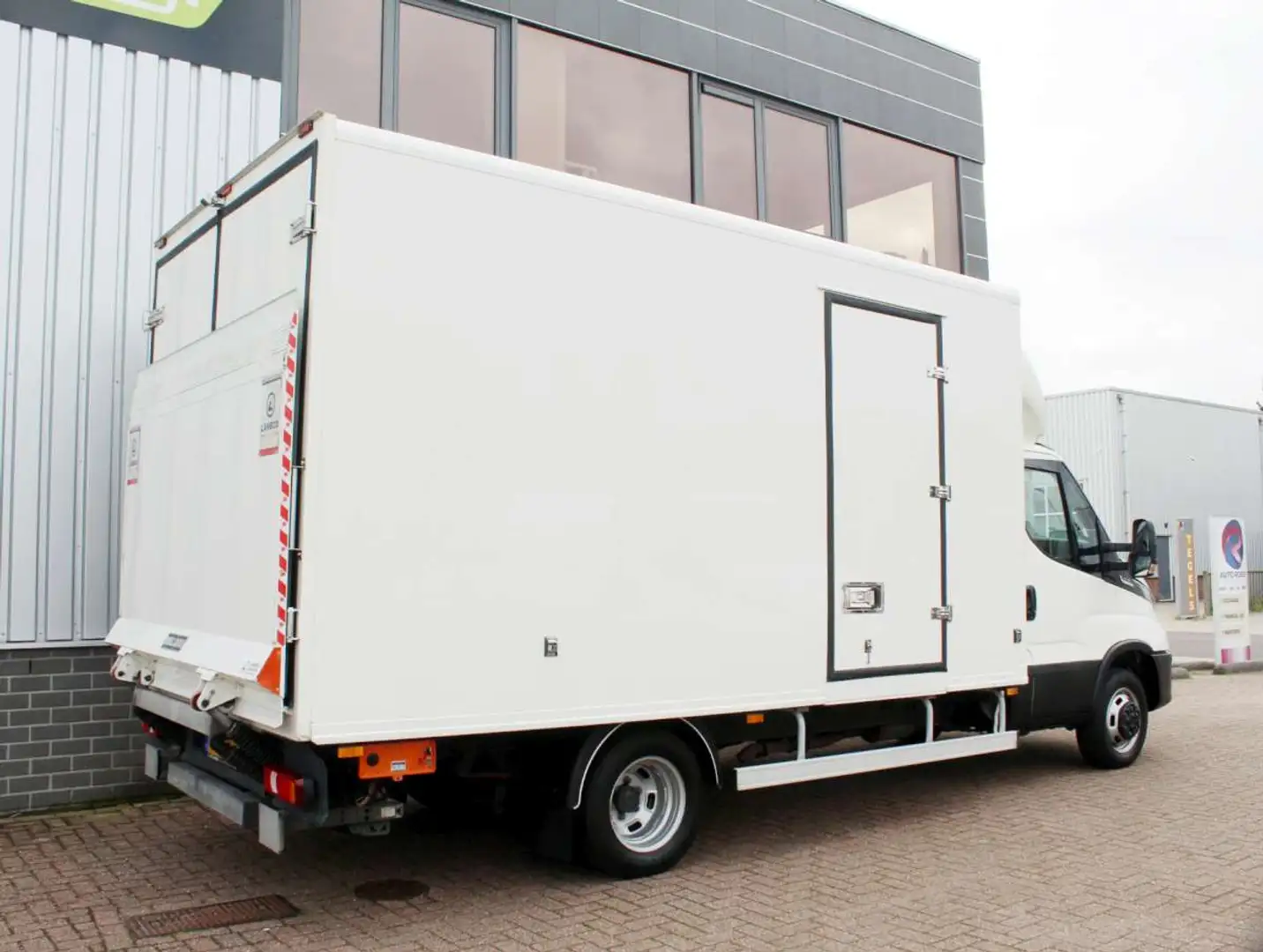 Iveco Daily 40C18HA8 3.0 Aut. Koelwagen Bakwagen & Laadklep Wit - 2
