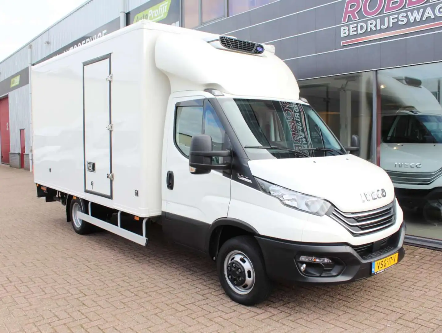 Iveco Daily 40C18HA8 3.0 Aut. Koelwagen Bakwagen & Laadklep Wit - 1