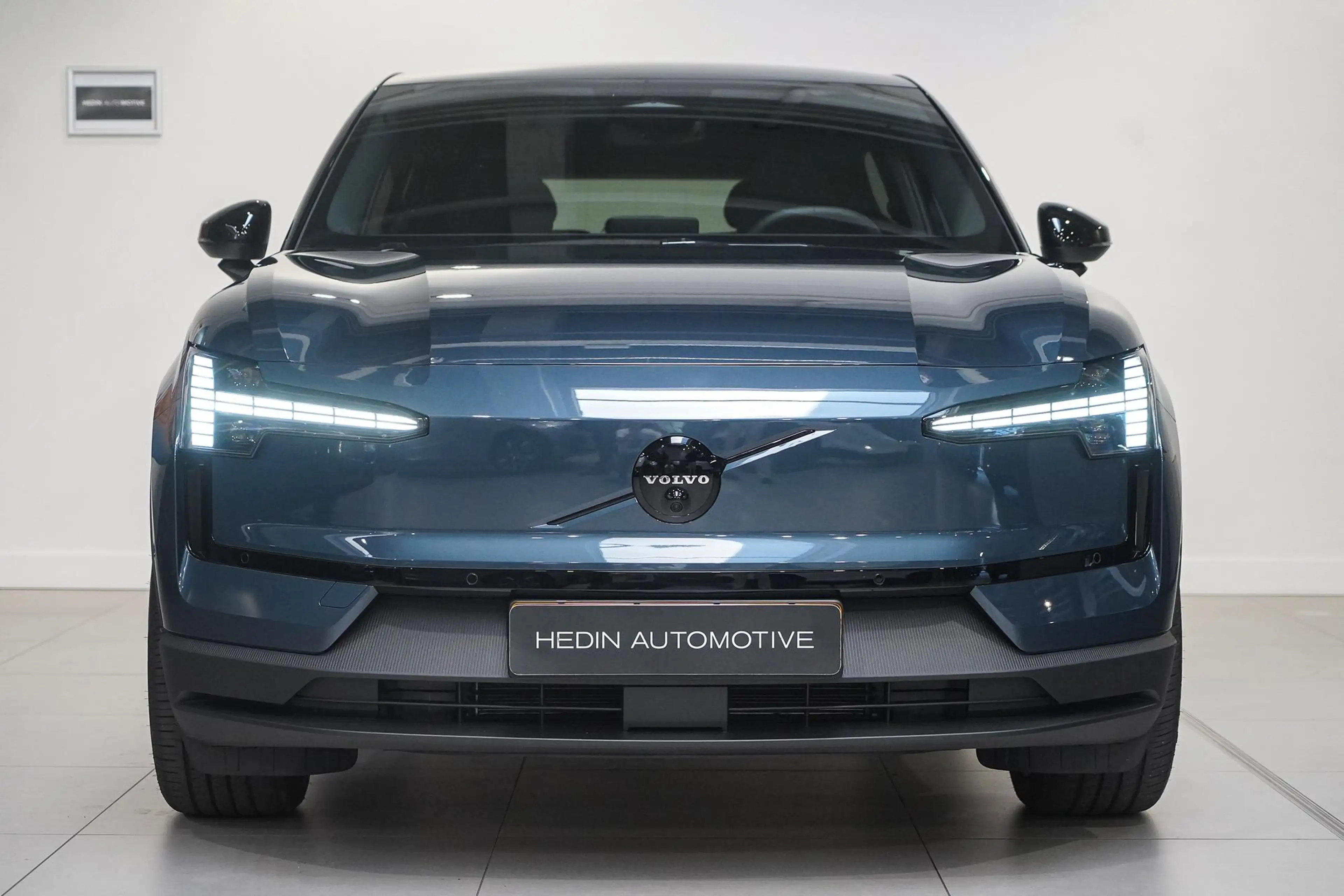 Volvo EX30 P8 AWD Ultra Black Edition Europa 69 kWh 428pk | H — photo 2