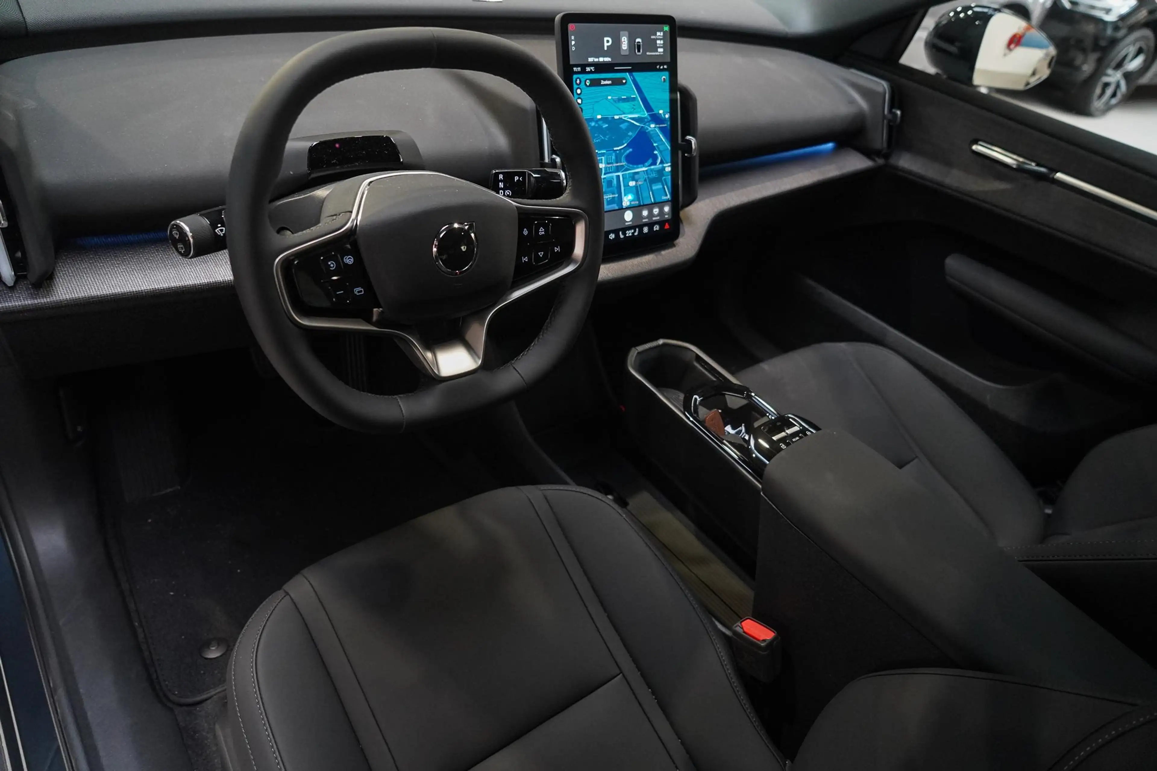 Volvo EX30 P8 AWD Ultra Black Edition Europa 69 kWh 428pk | H — photo 12