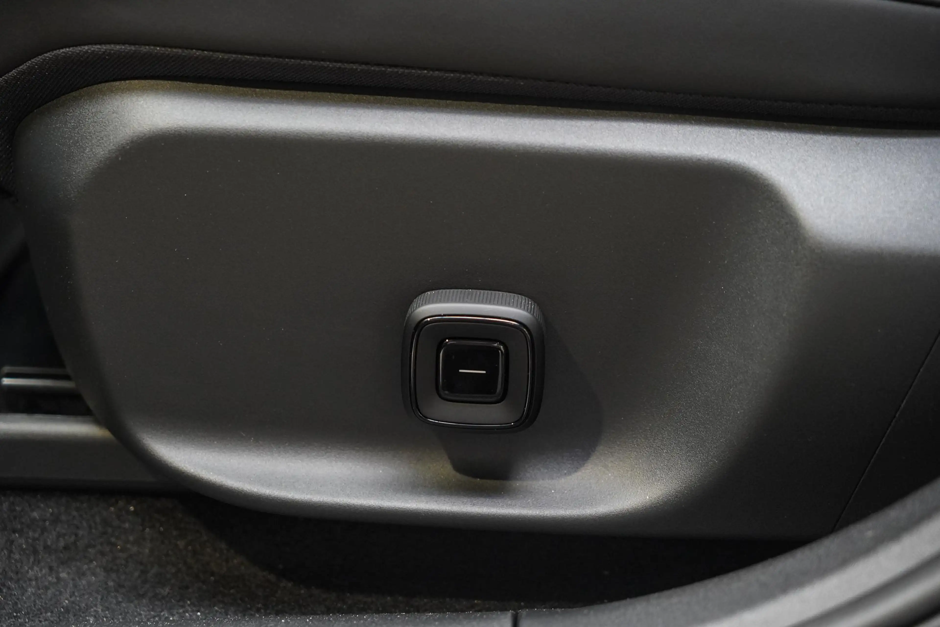Volvo EX30 P8 AWD Ultra Black Edition Europa 69 kWh 428pk | H — photo 15