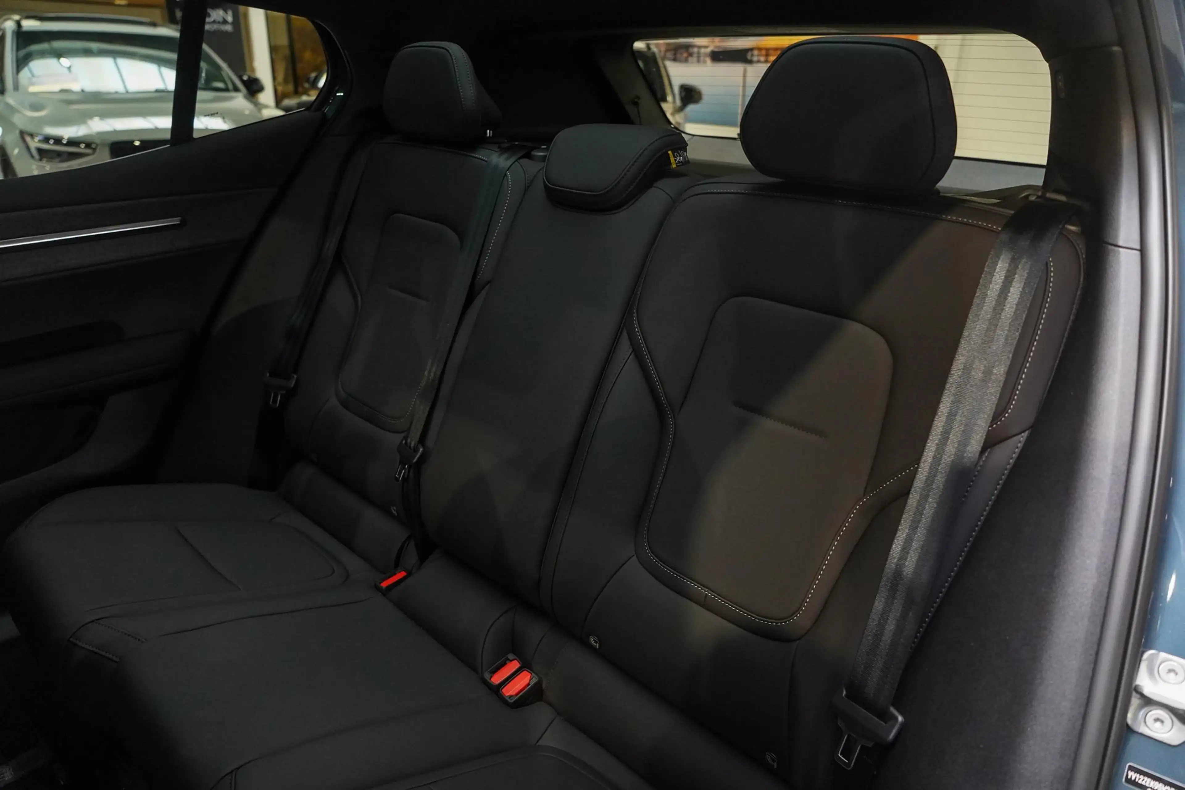 Volvo EX30 P8 AWD Ultra Black Edition Europa 69 kWh 428pk | H — photo 14