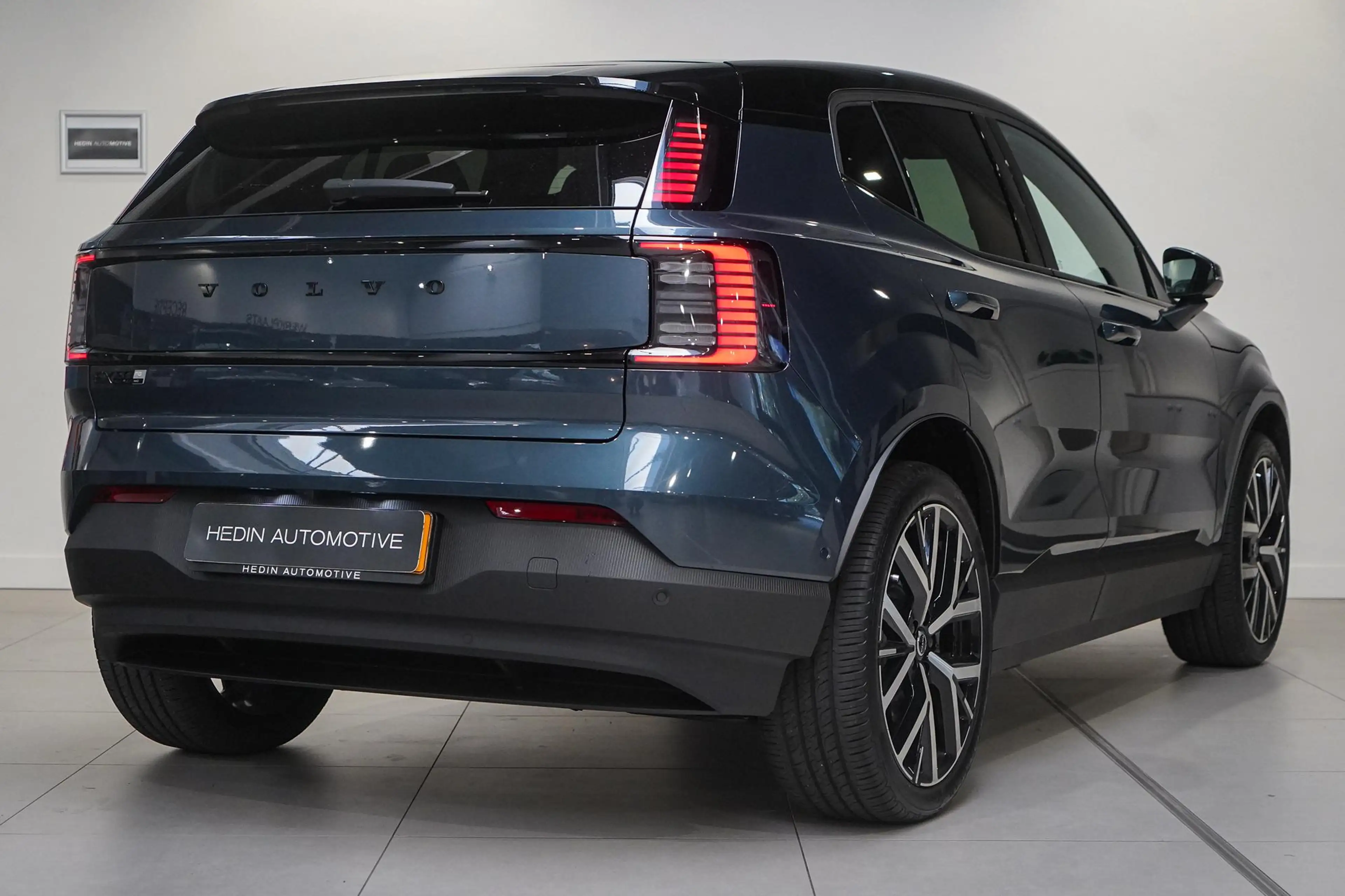 Volvo EX30 P8 AWD Ultra Black Edition Europa 69 kWh 428pk | H — photo 6