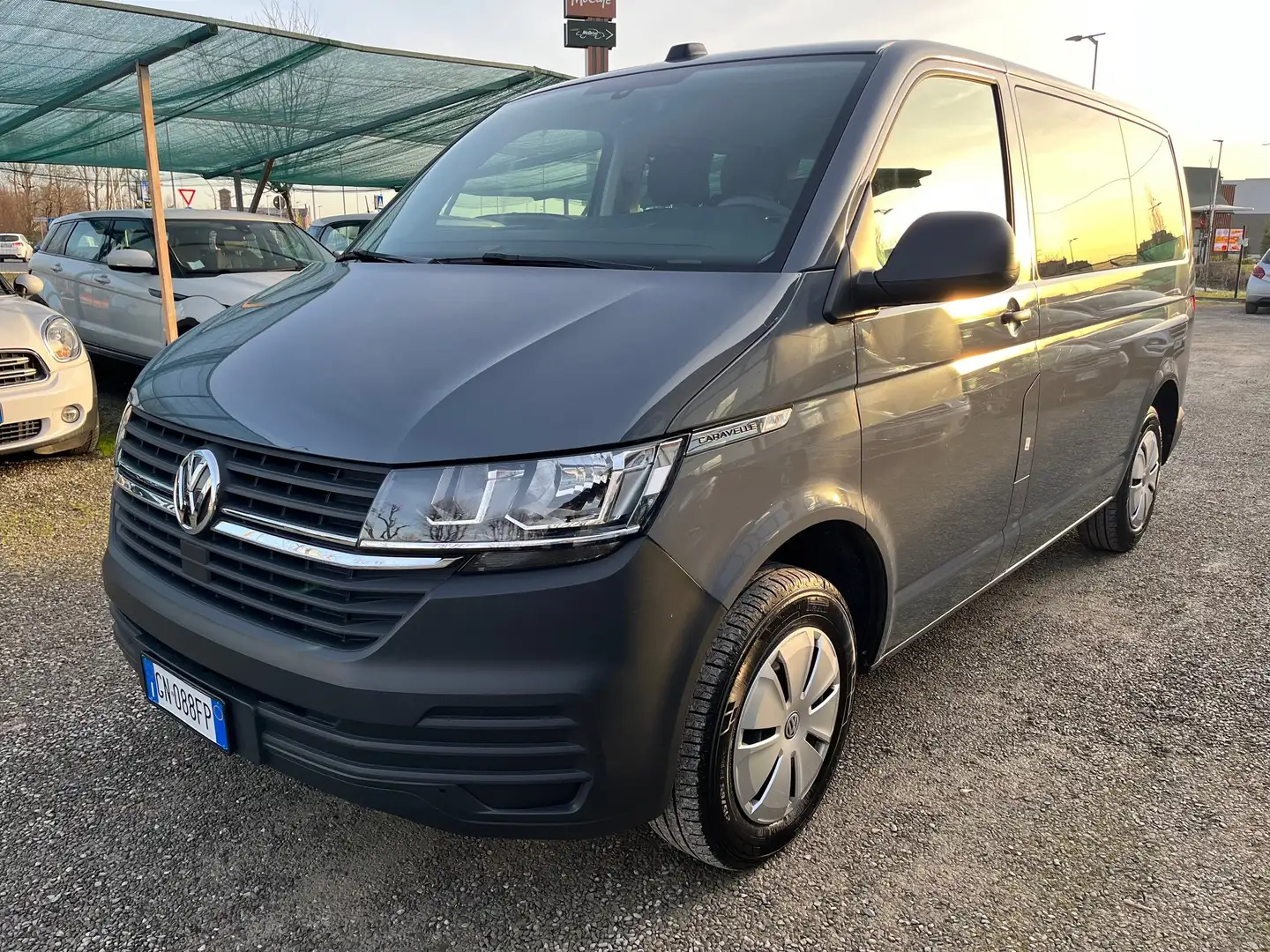 Volkswagen T6.1 Caravelle 2.0 TDI 9 POSTI TRENDILINE * PREZZO + IVA Gris - 1