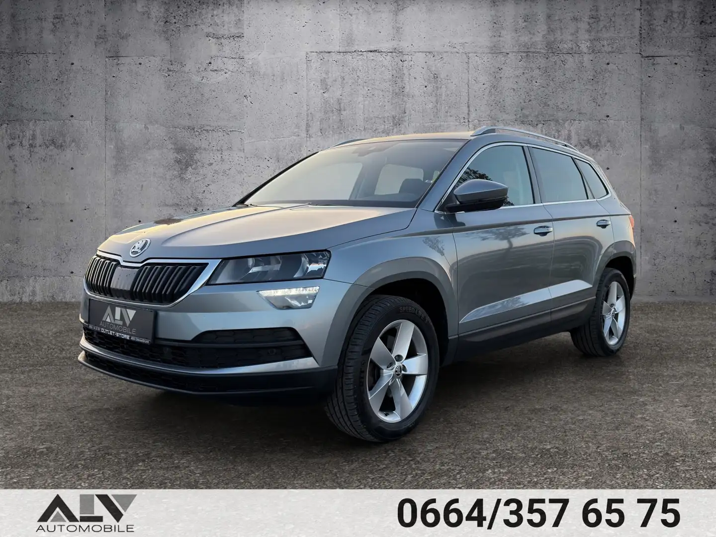 Skoda Karoq Ambition 4x4 Allrad DSG Automatik Pano Grau - 2