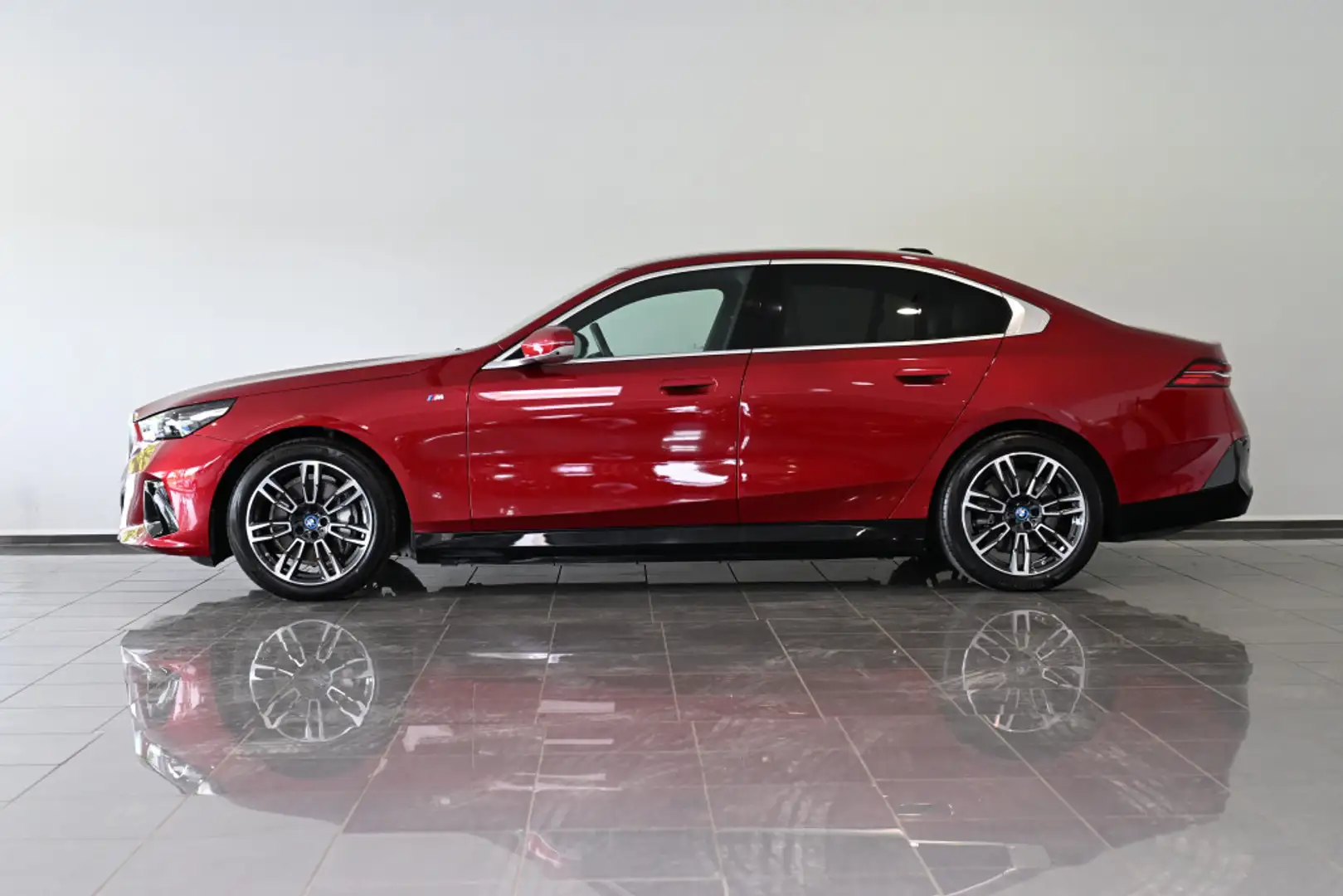 BMW i5 40 eDrive M Sport Pano ACC HUD Pro-Fahrwerk Rojo - 1