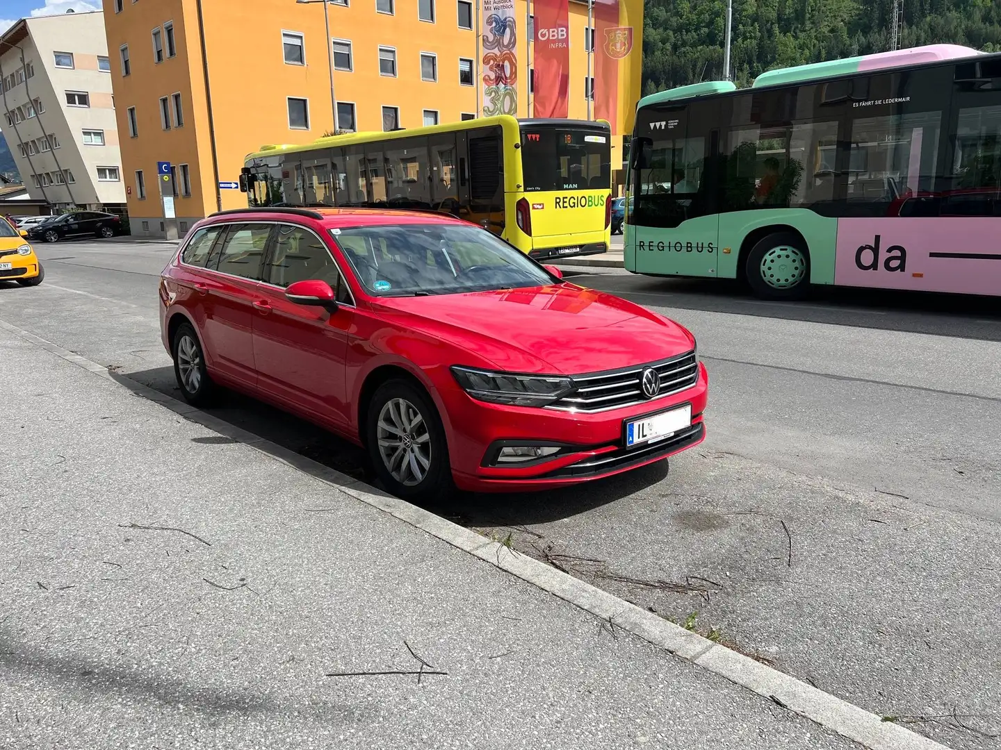 Volkswagen Passat Variant Passat Variant Business 2,0 SCR TDI DSG Business Rot - 2