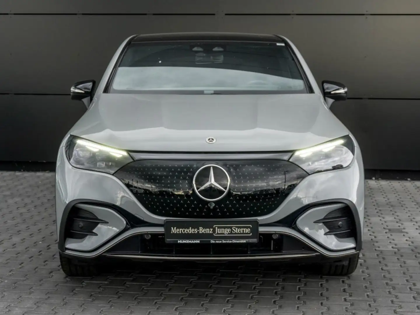 Mercedes-Benz EQE SUV EQE 350+ SUV AMG Night Panorama Distronic AHK Grau - 2