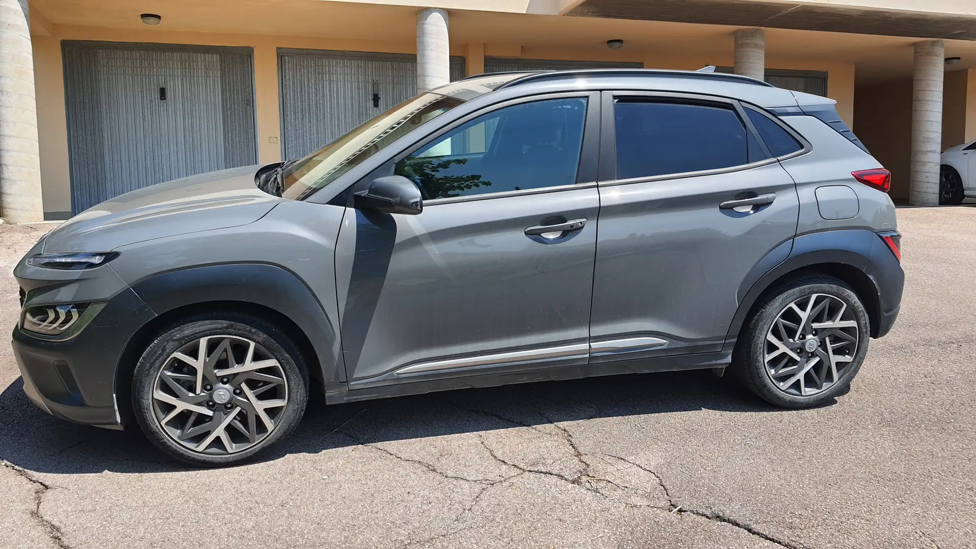 Hyundai KONA Kona 1.6 gdi hev Xtech 2wd 141cv dct Grigio - 1