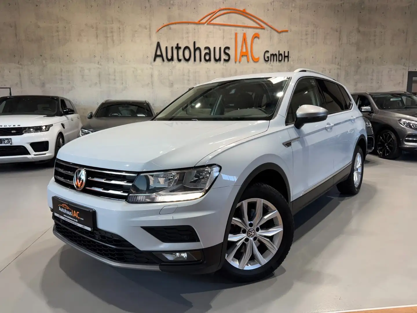 Volkswagen Tiguan Allspace Comfortline/AHK/SHZ/NAVI/PANO Zilver - 1