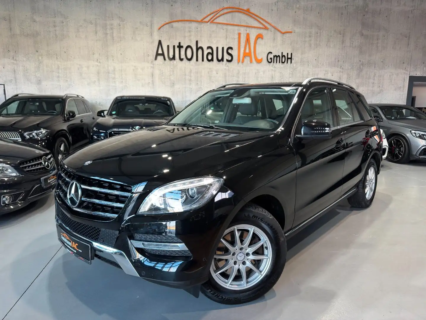 Mercedes-Benz ML 350 /CDI/BlueTec/PANO/AHK/LED/LEDER/TEMP/BI-XE Schwarz - 1