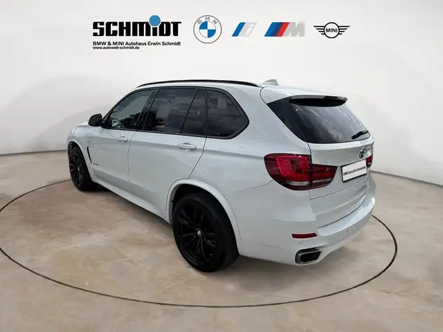 BMW X5 view 3