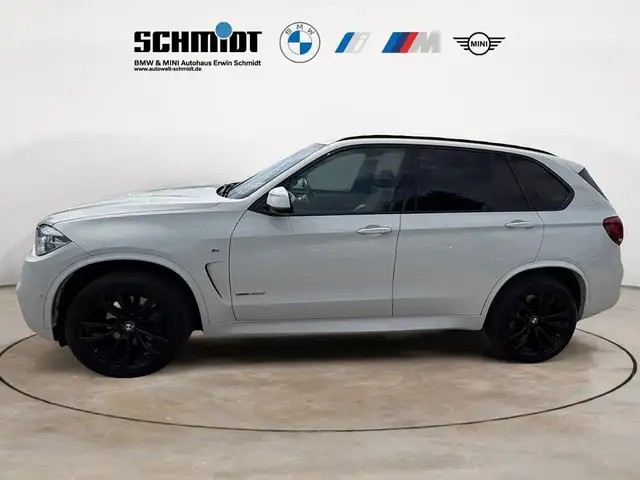 BMW X5 view 2