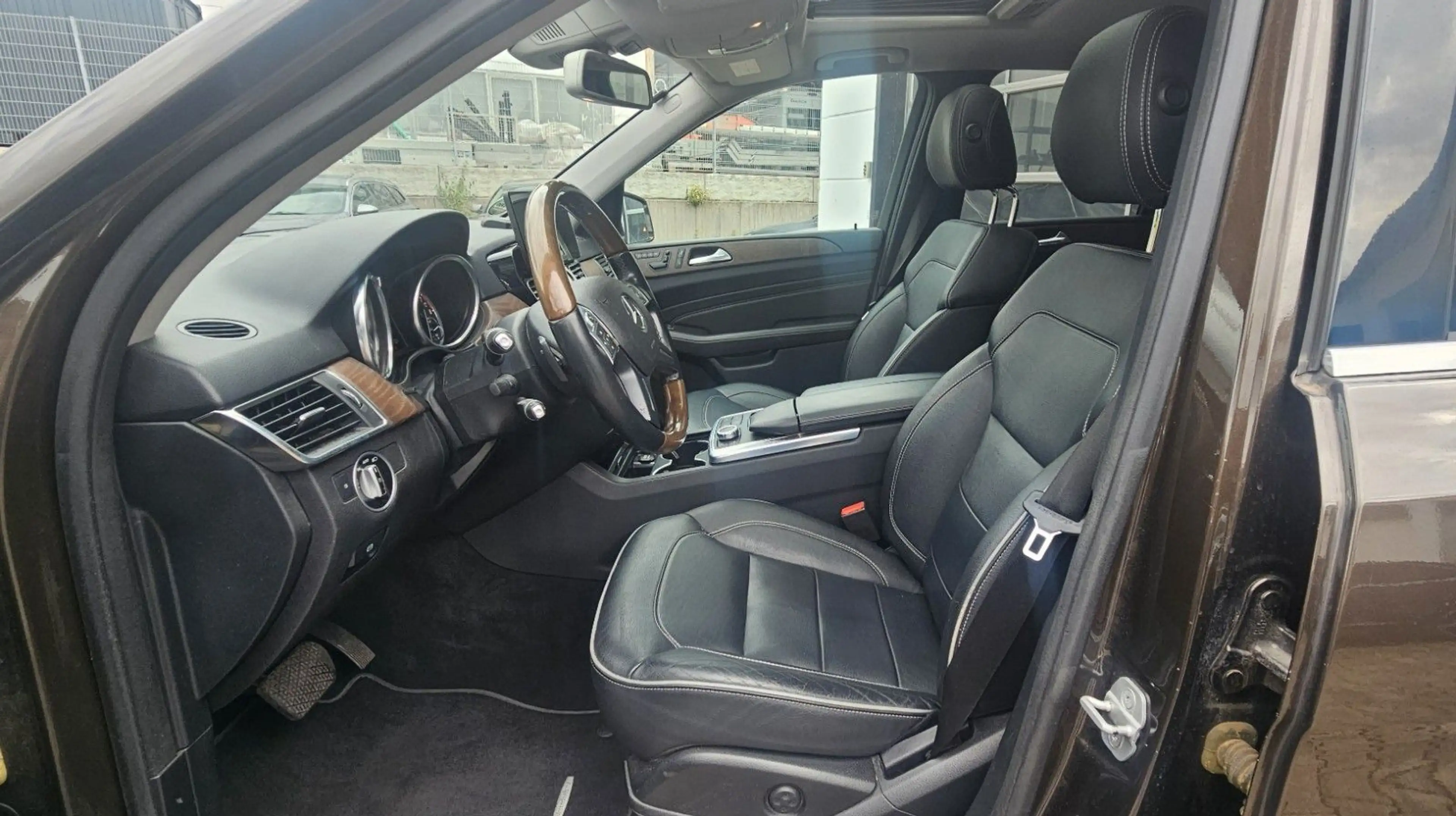 Mercedes-Benz ML 350 BE 4Matic *GSHD*AHK*Airmatic*ACC*Leder* — photo 12
