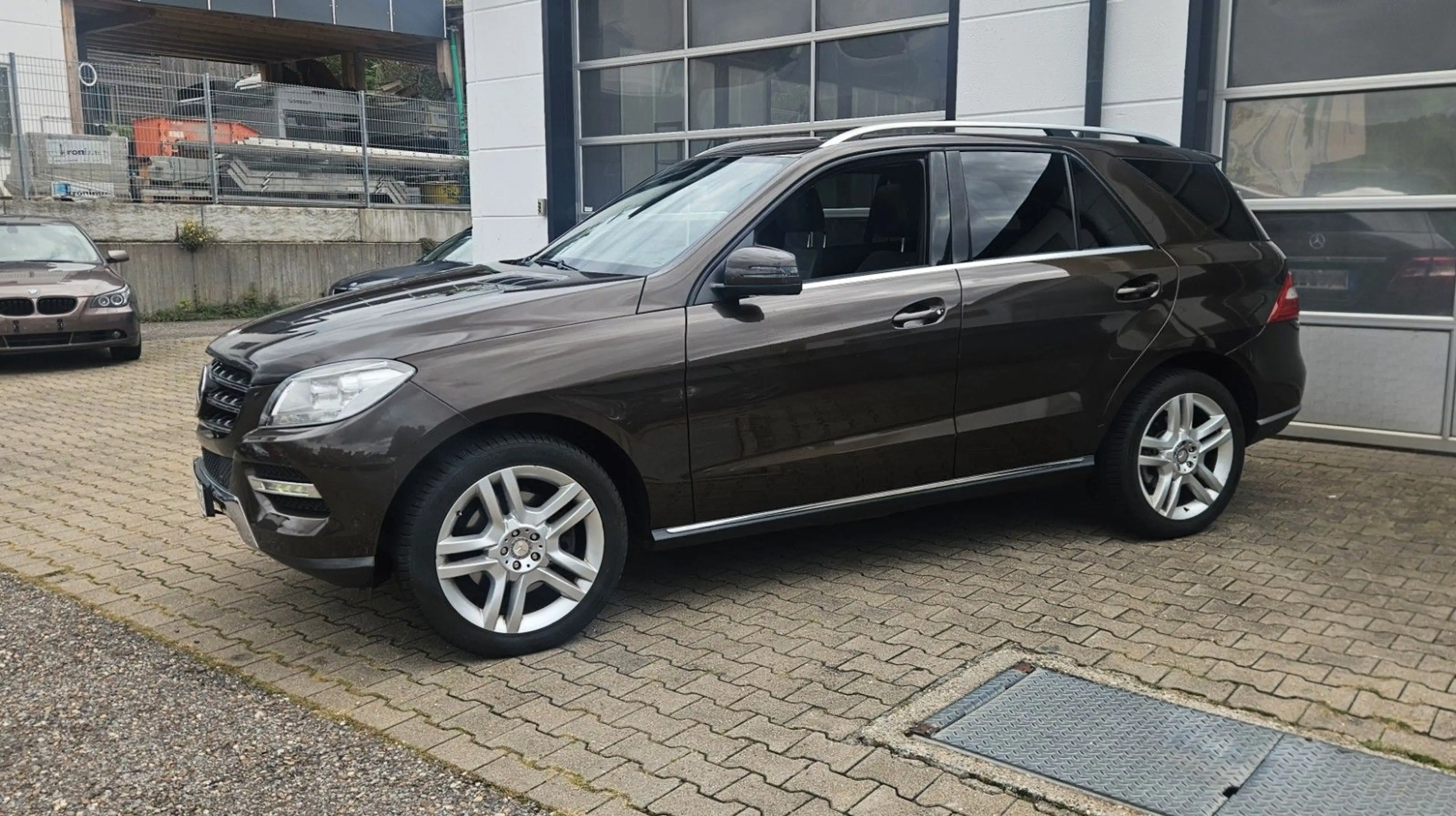 Mercedes-Benz ML 350 BE 4Matic *GSHD*AHK*Airmatic*ACC*Leder* — photo 3