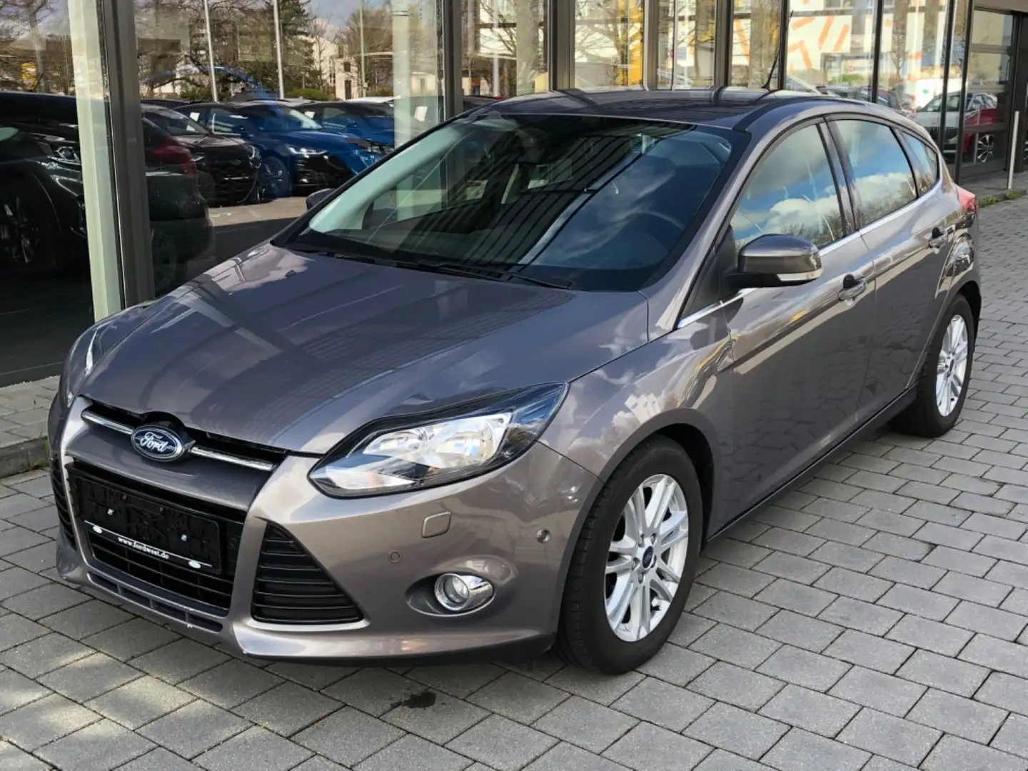 Ford Focus 764 Focus 1.0 EcoBoost Start Stop  Titanium Hnědá - 2