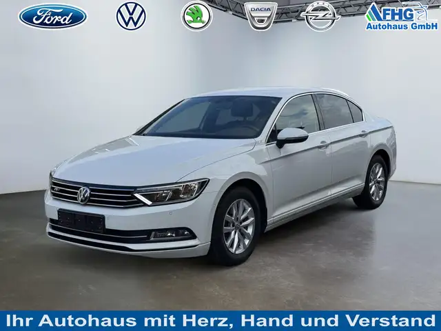 Volkswagen Passat 1.8 TSI DSG R Line Einparkhilfe vorne und hinte...