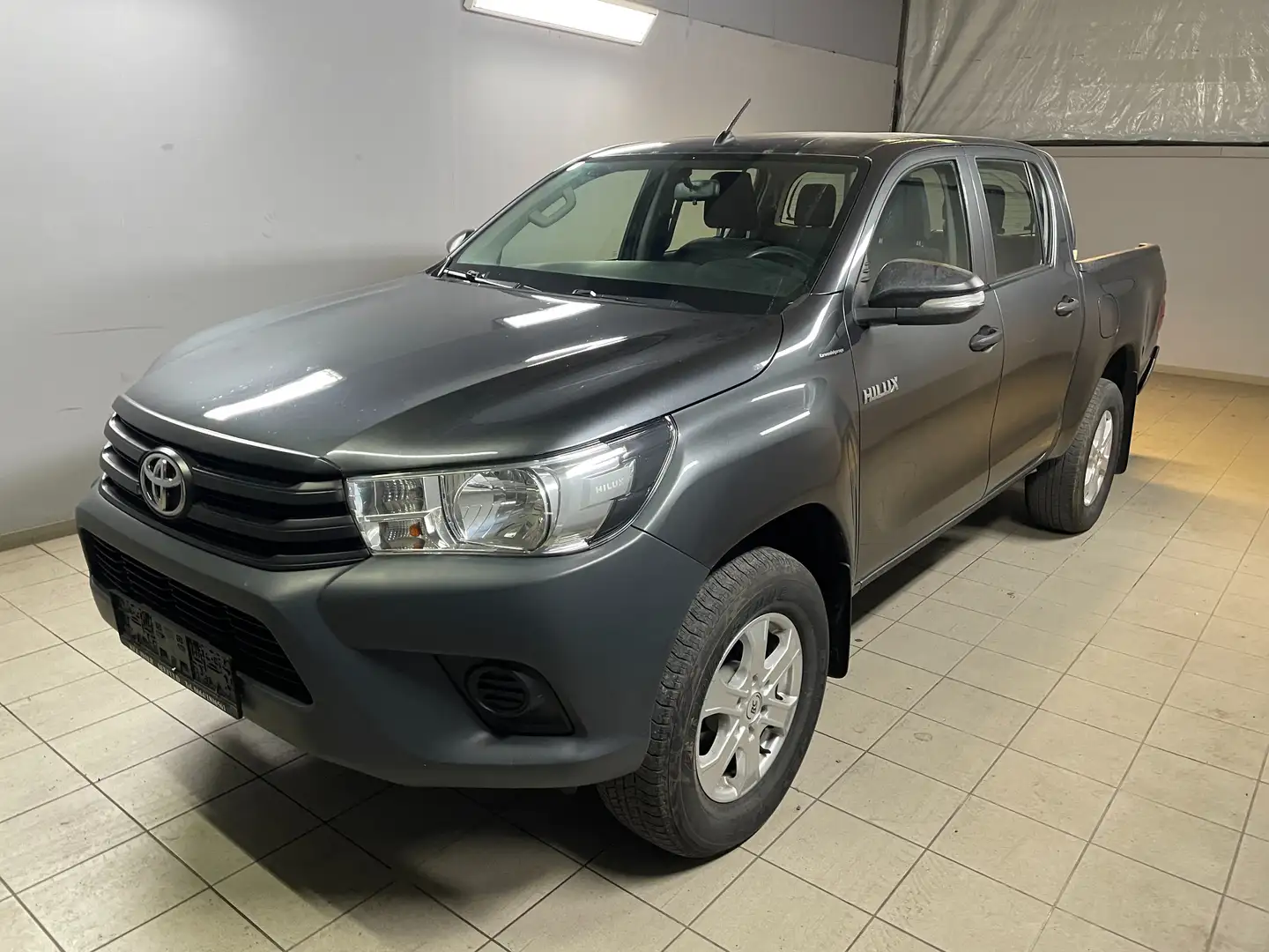 Toyota Hilux Double Cab Duty 4x4 Grau - 1