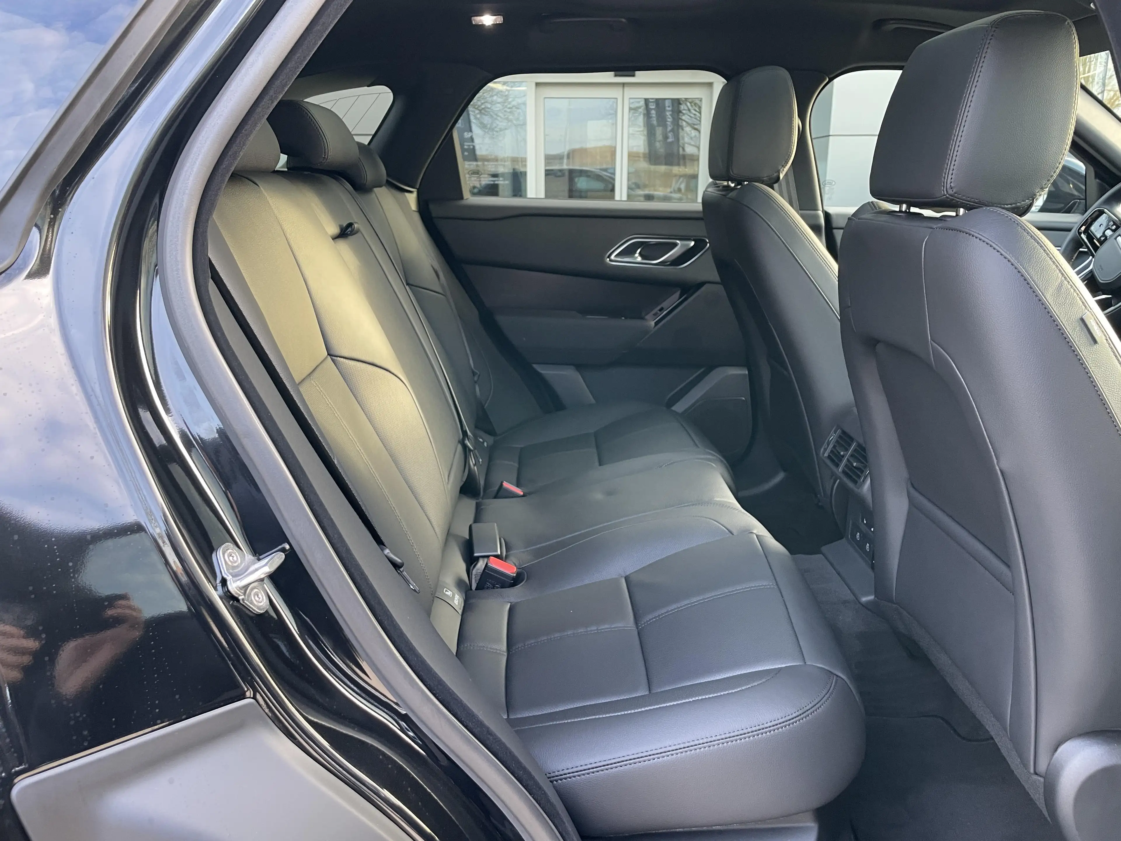 Land Rover Range Rover Velar P400e Dynamic SE AWD Auto. 26MY — photo 10