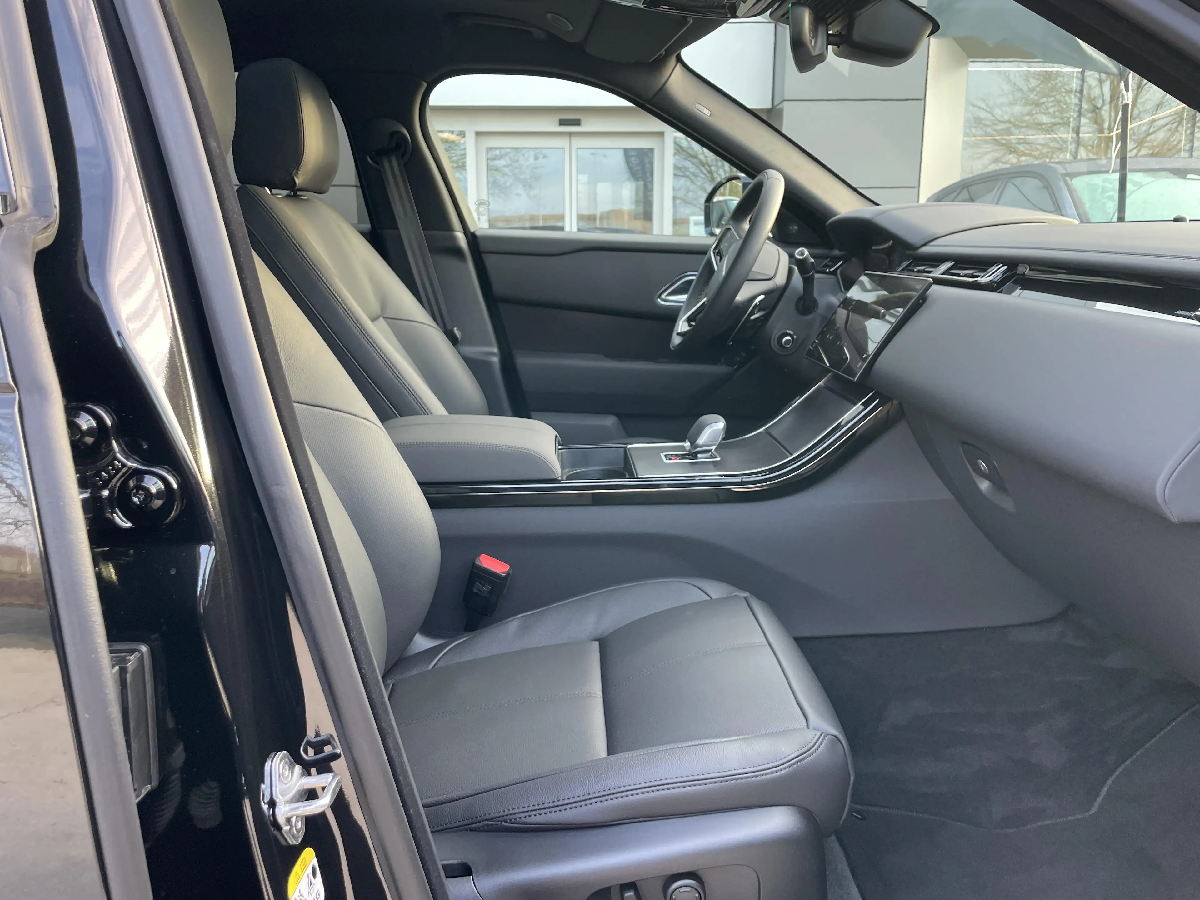 Land Rover Range Rover Velar P400e Dynamic SE AWD Auto. 26MY — photo 9
