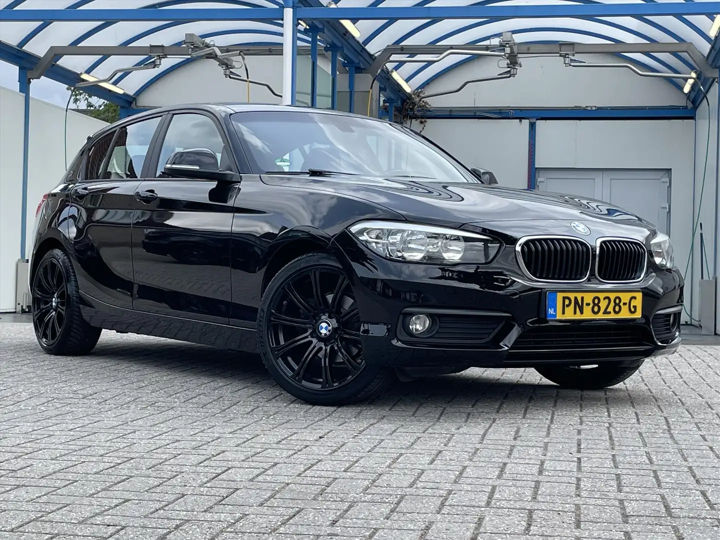 BMW 116 1-Serie 116I M-Sport / Stoelverwarming / Trekhaak Schwarz - 2