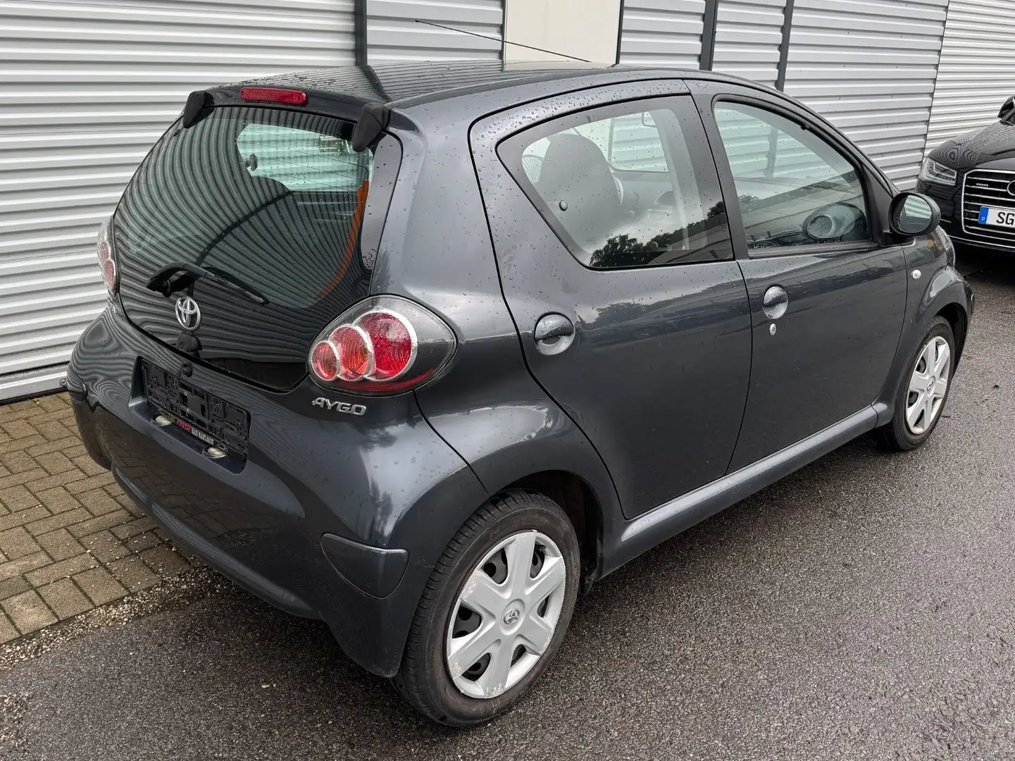 Toyota Aygo (X) 1.0 Automatik-1.Hand-87TKM-5-Türer-Sche Grijs - 2