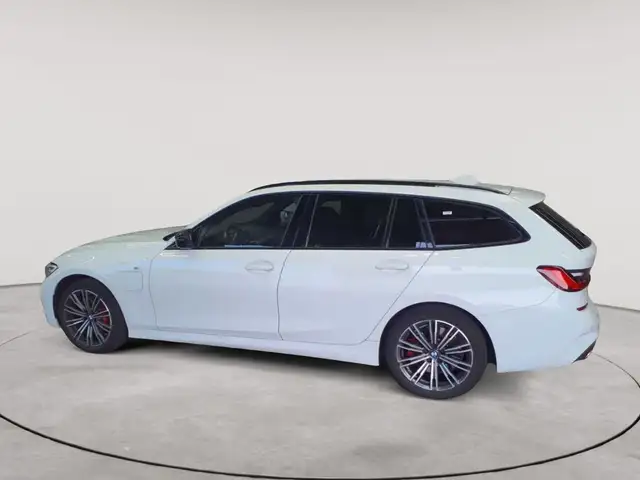 BMW 3 Series view 6